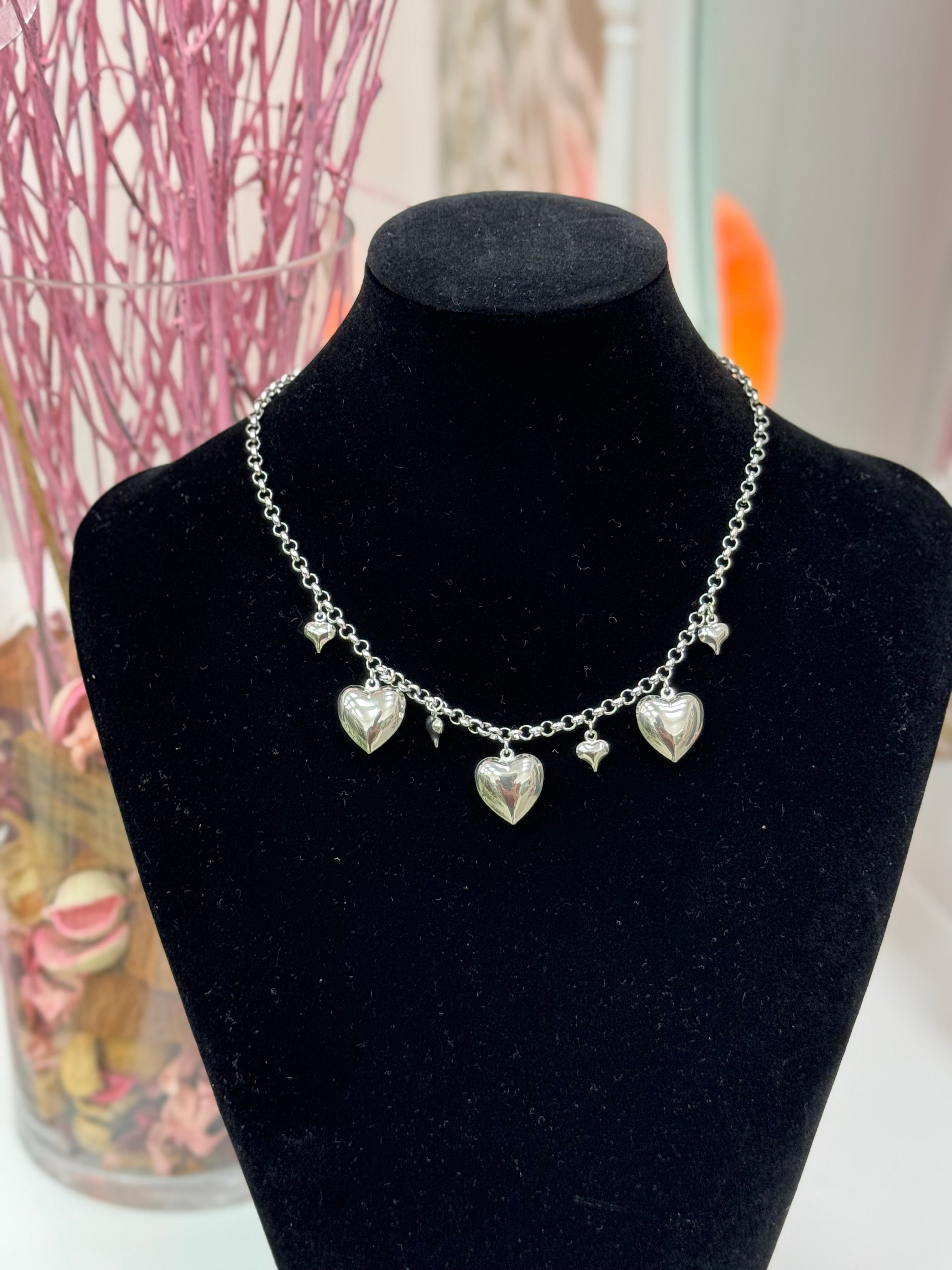 COLLAR CORAZONES PLATEADOS ACERO