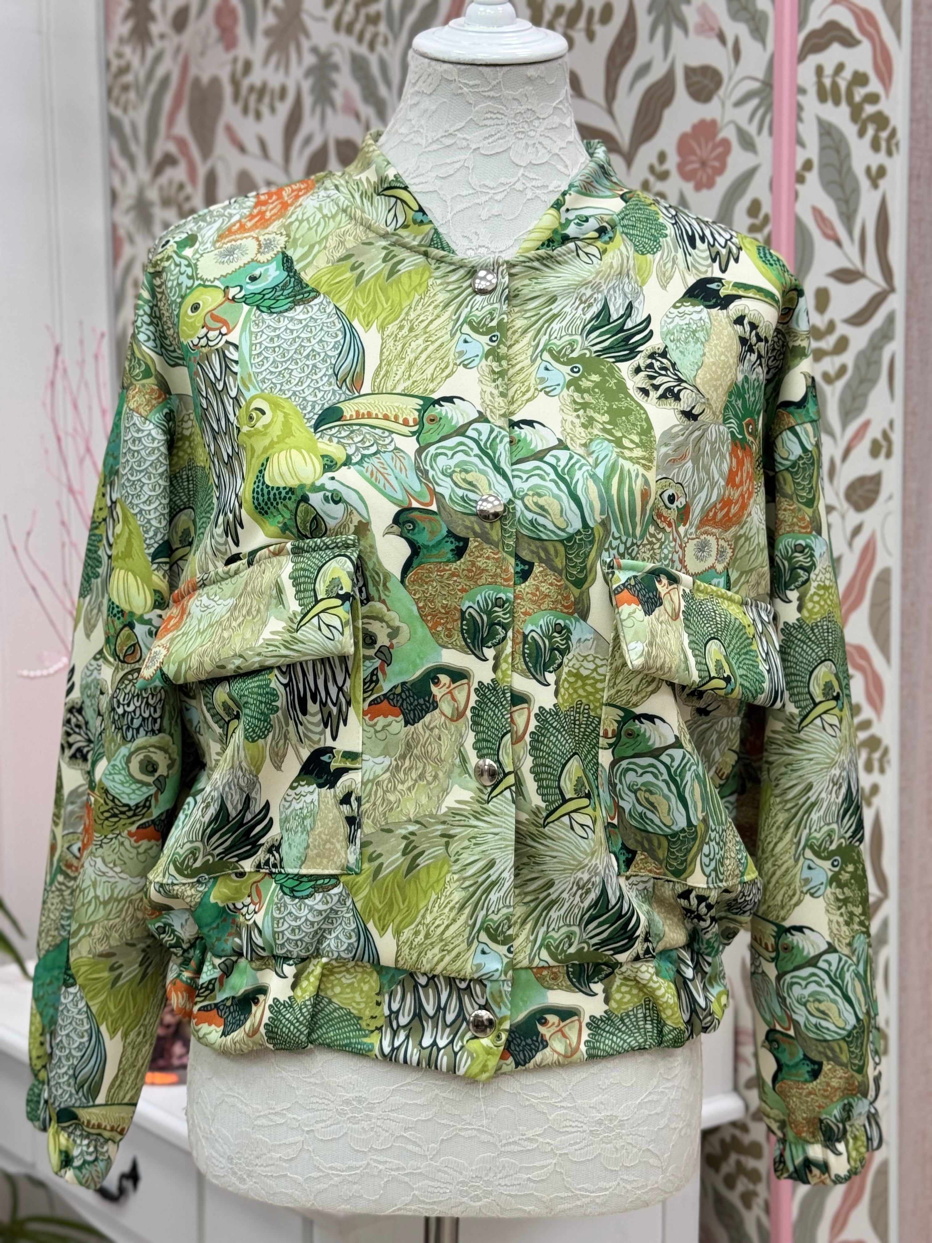 CHAQUETA BOMBER ESTAMPADA PÁJAROS VERDE