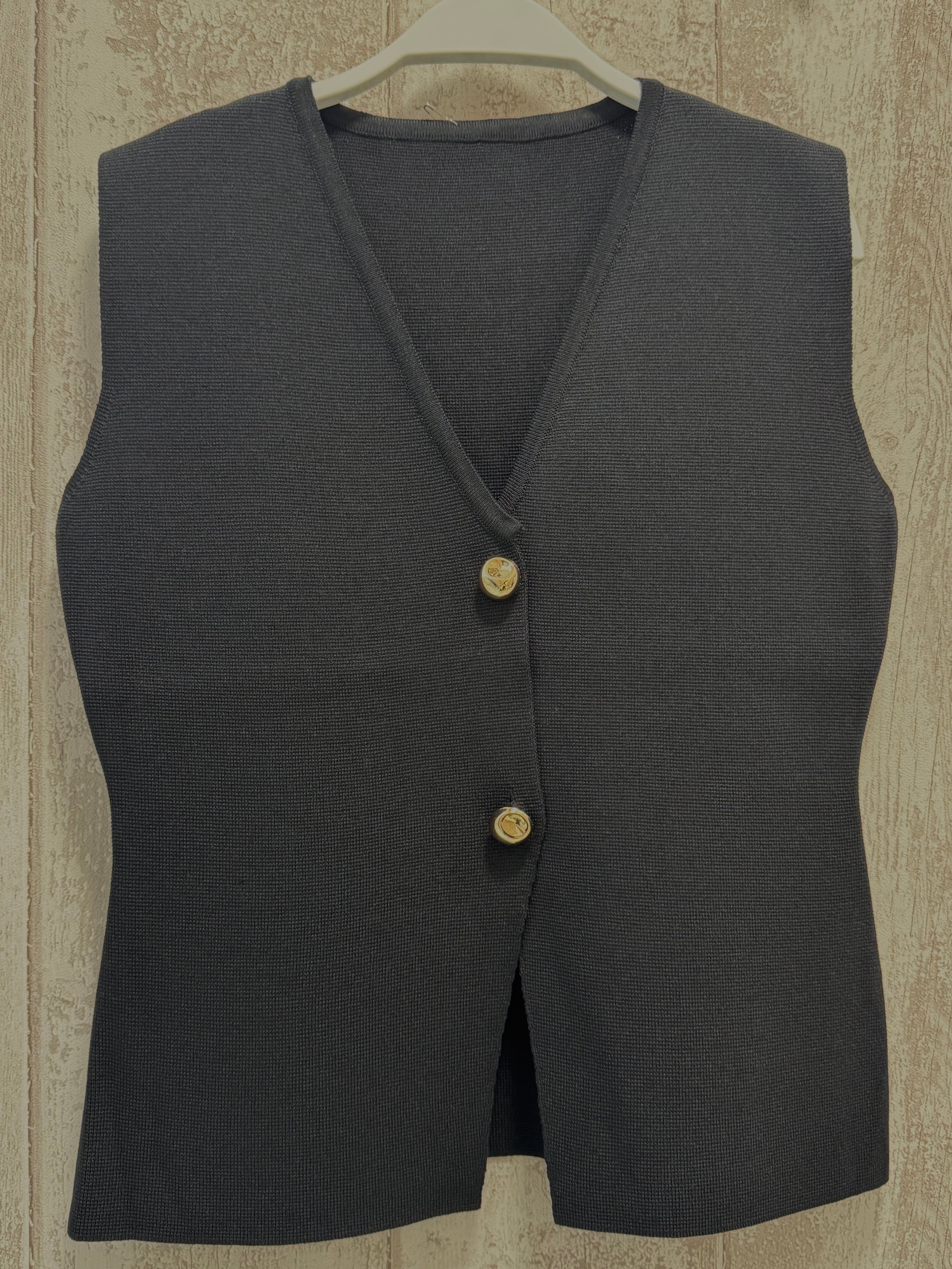 CHALECO HILO FINO BOTONES