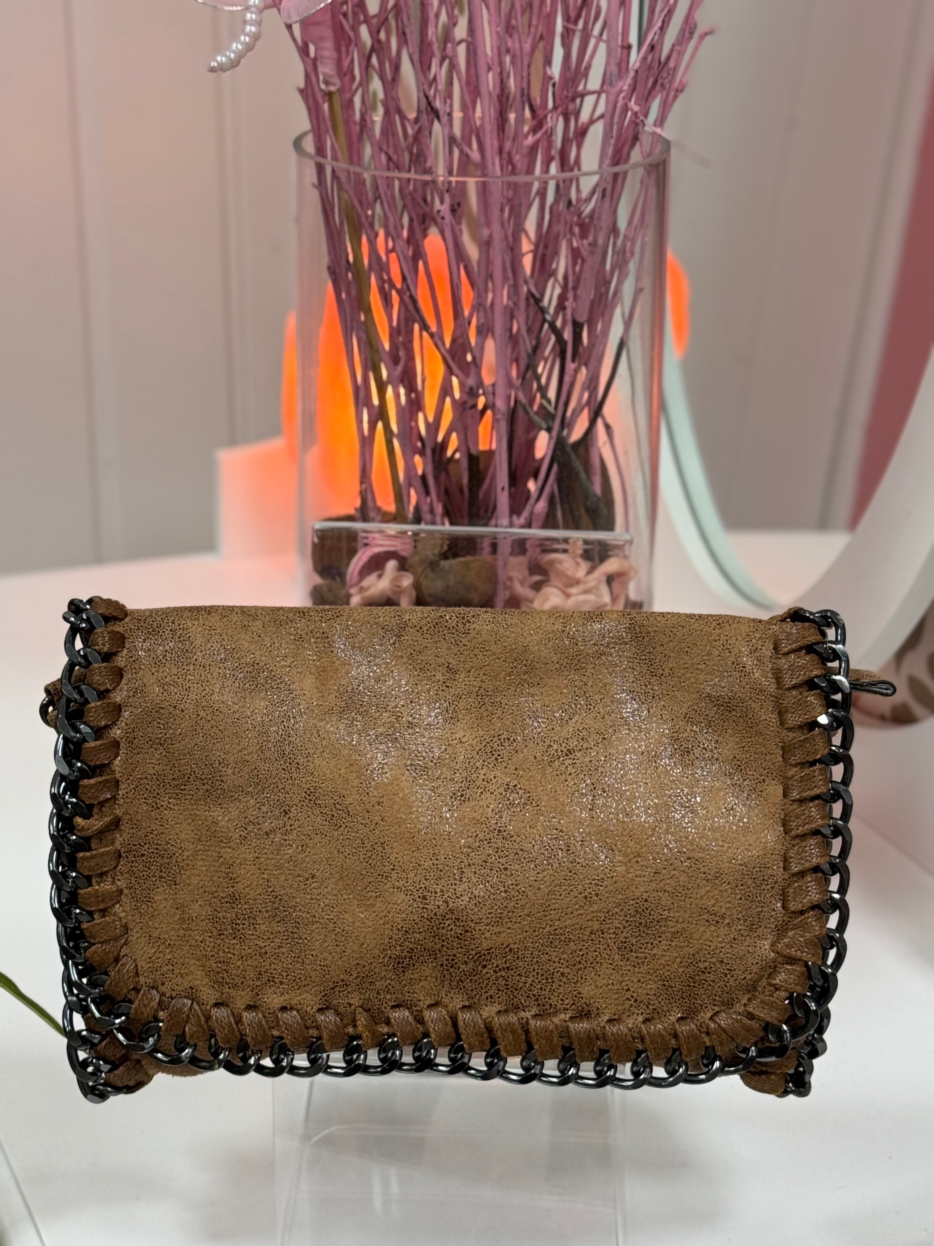 BOLSO TIPO SOBRE CADENA