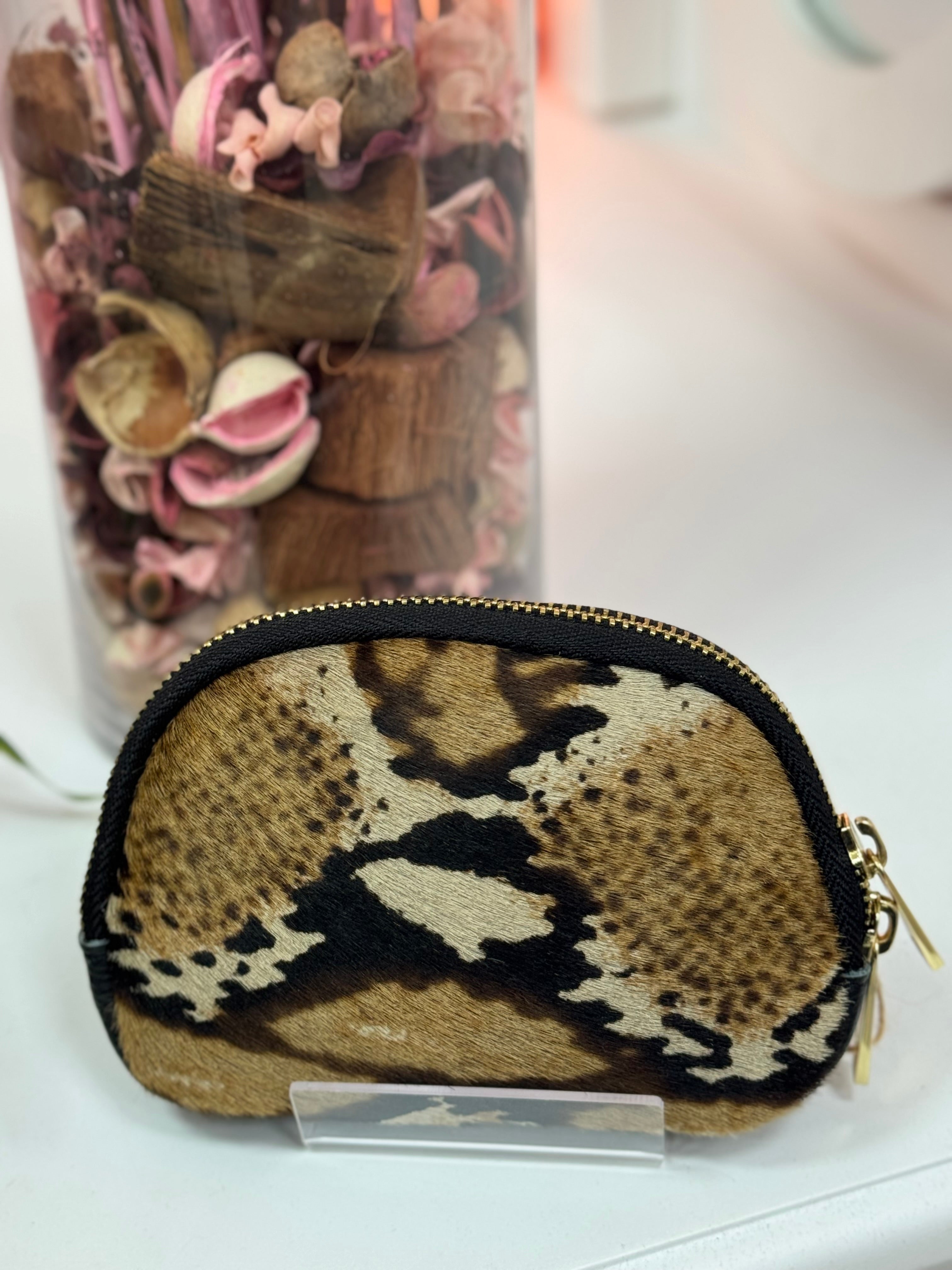 MONEDEROS DE PIEL OVALADOS PELO