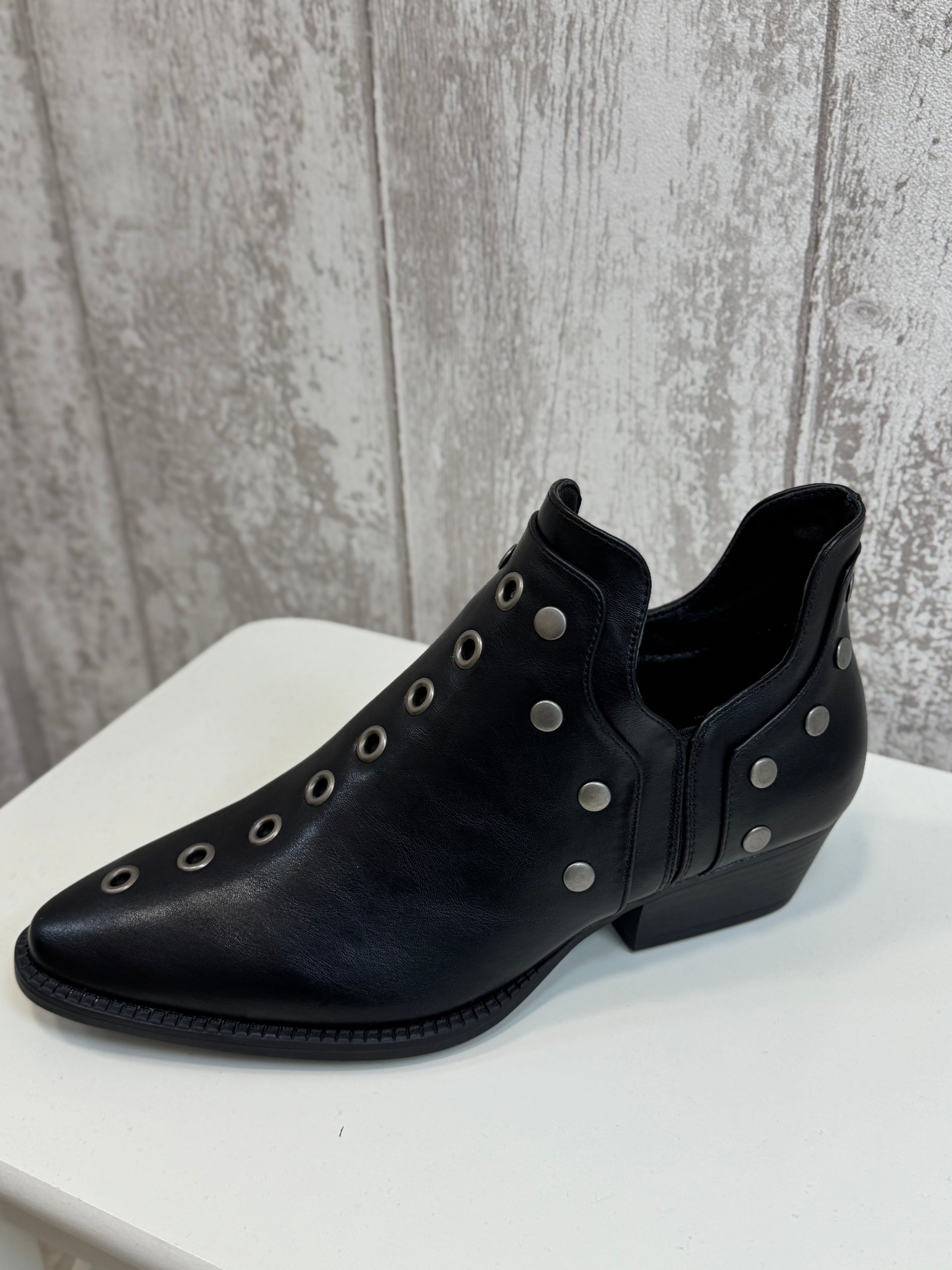 BOTÍN POLIPIEL NEGRO TACHAS