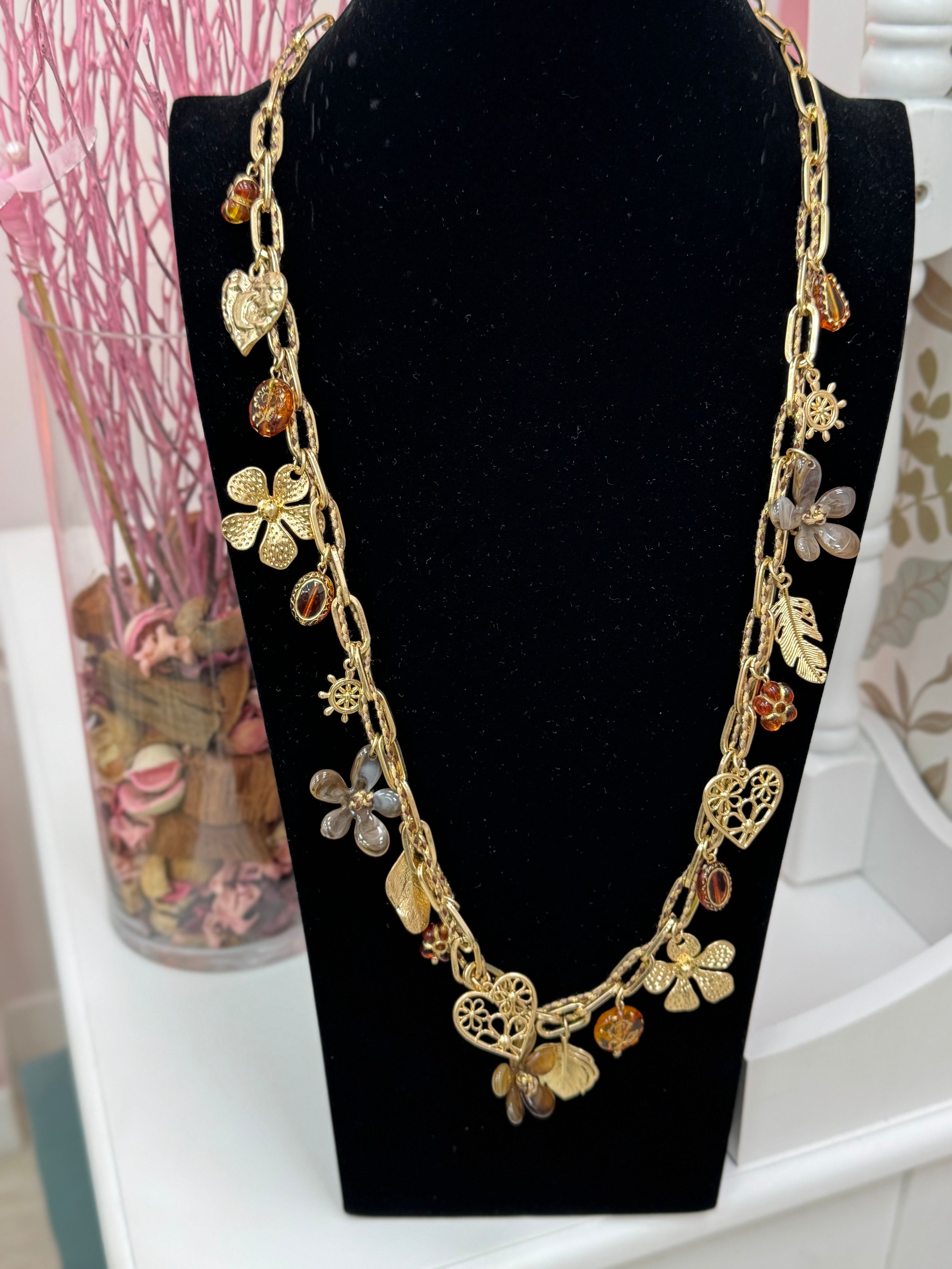 COLLAR LARGO DORADO CHARMS METAL