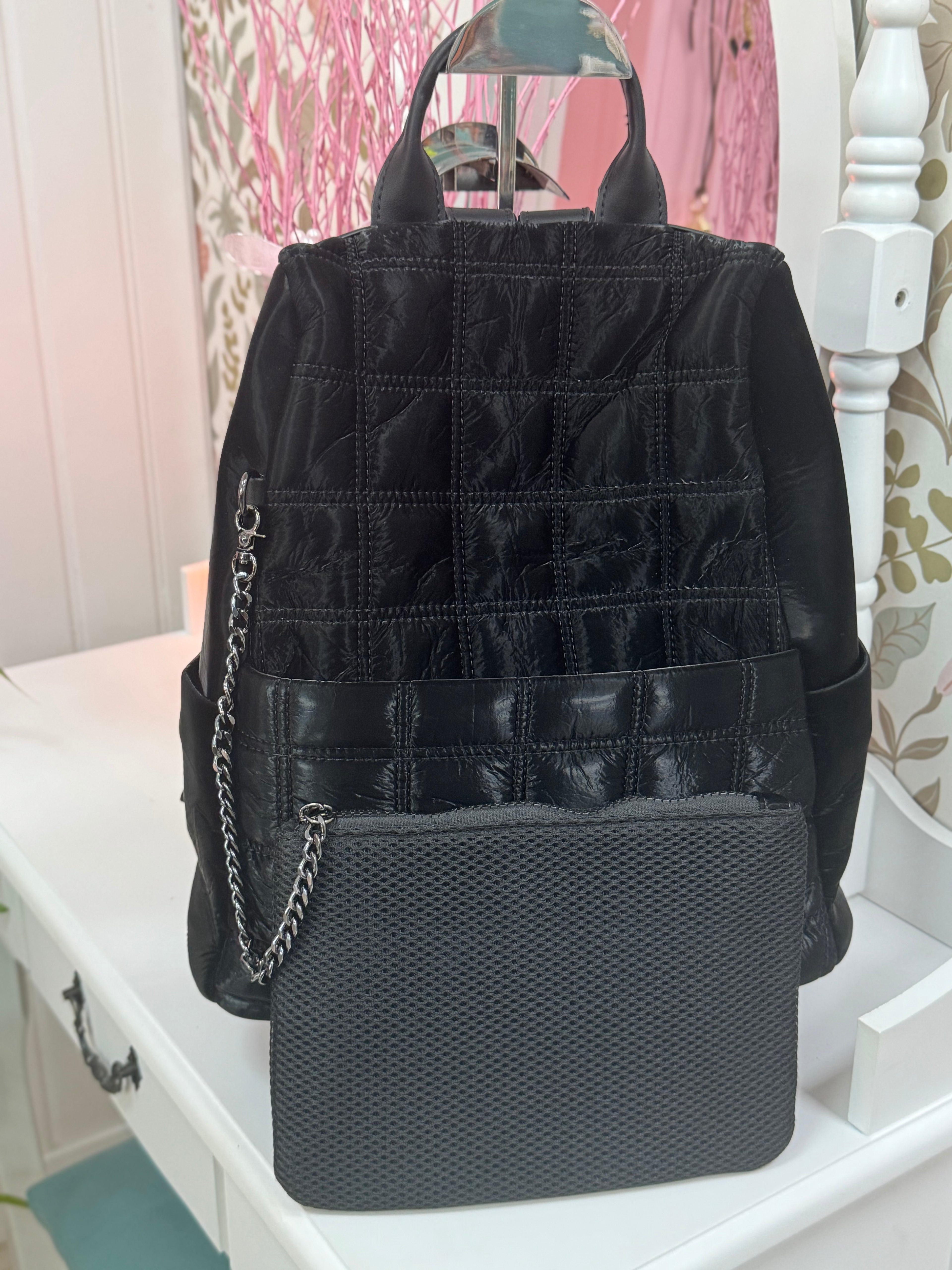 MOCHILA ACOLCHADA CON BOLSITO