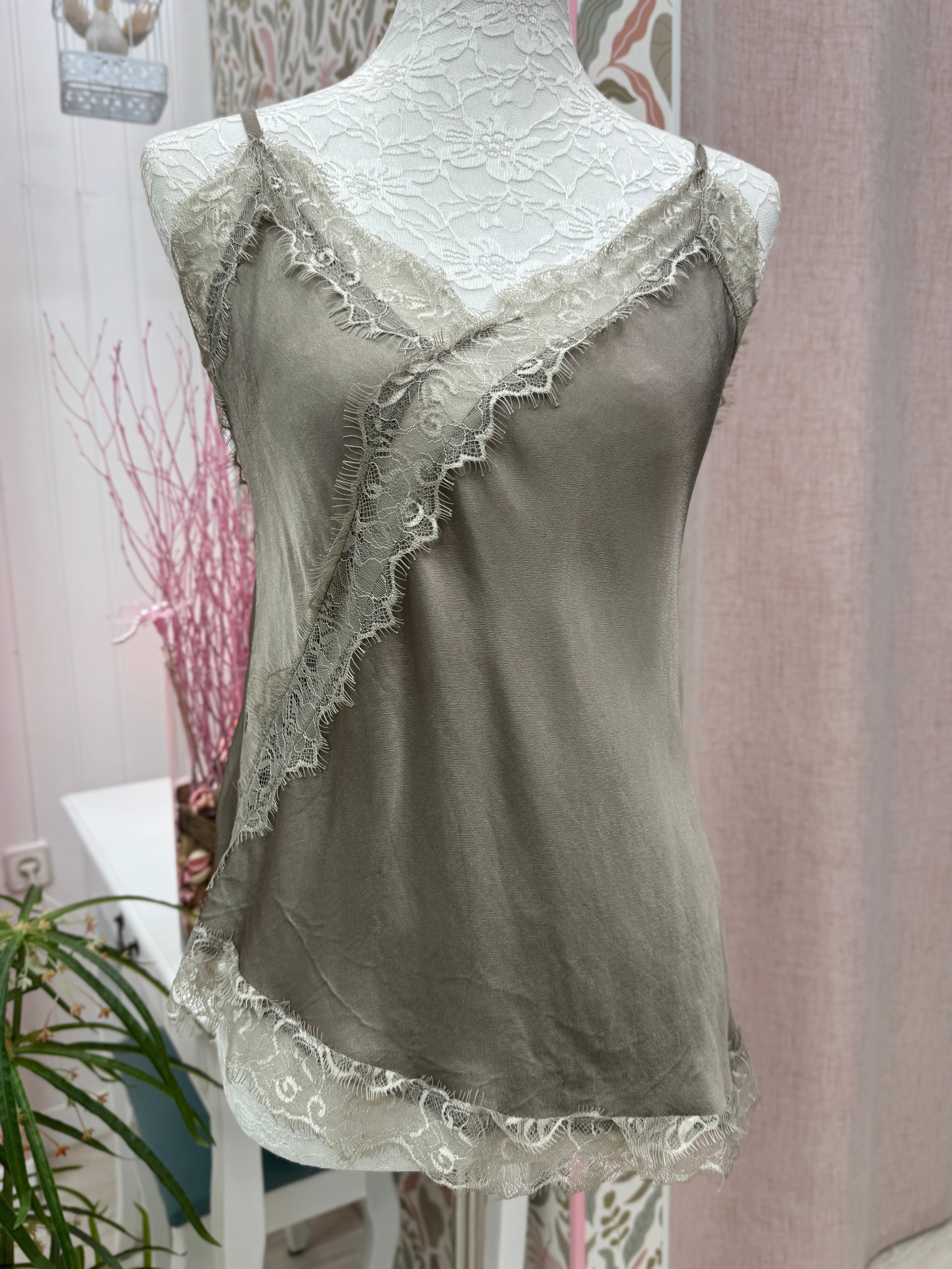 LENCERAS SATINADAS ASIMÉTRICAS CORTAS