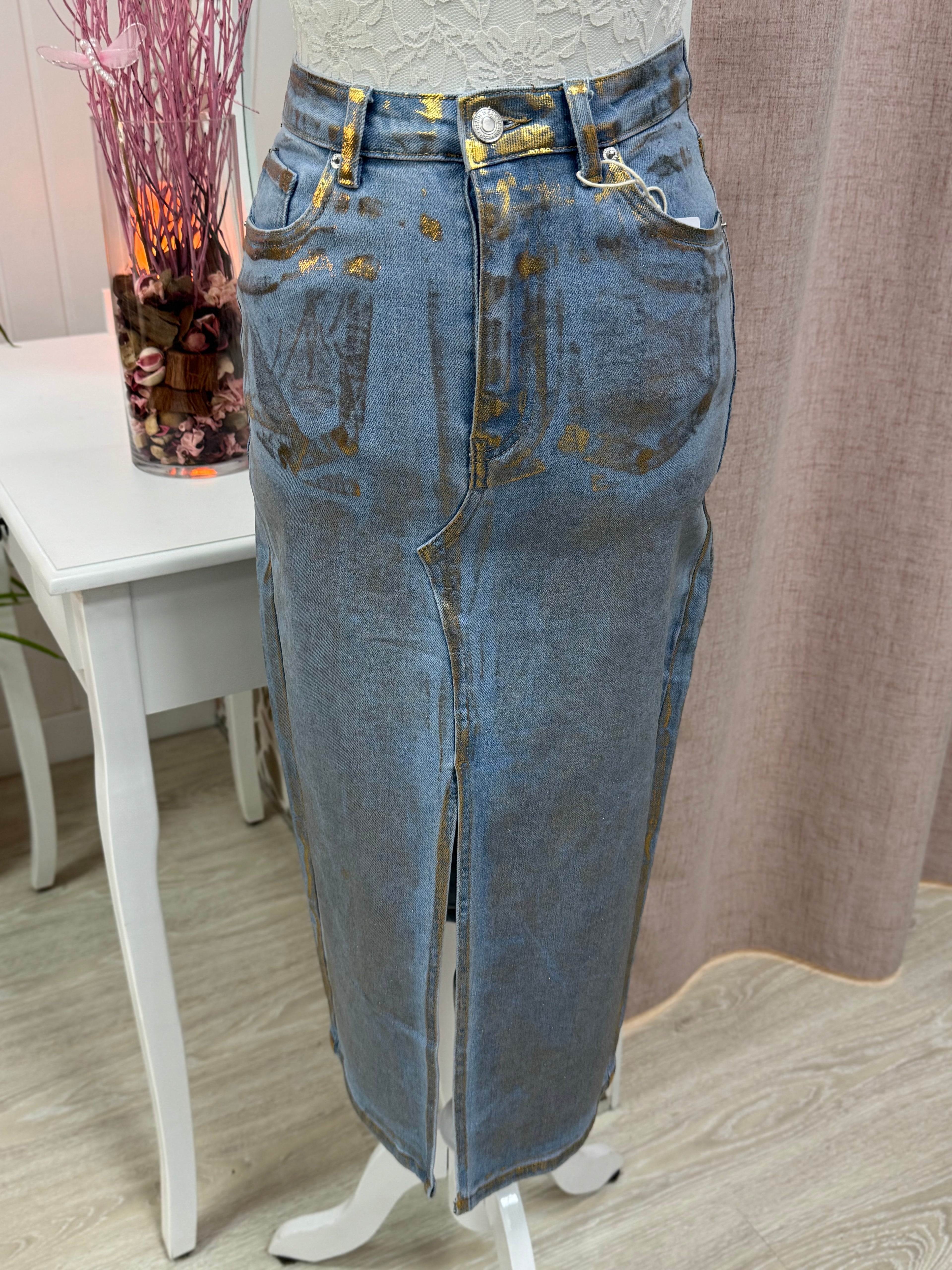 FALDA VAQUERA CON TOQUES DORADO