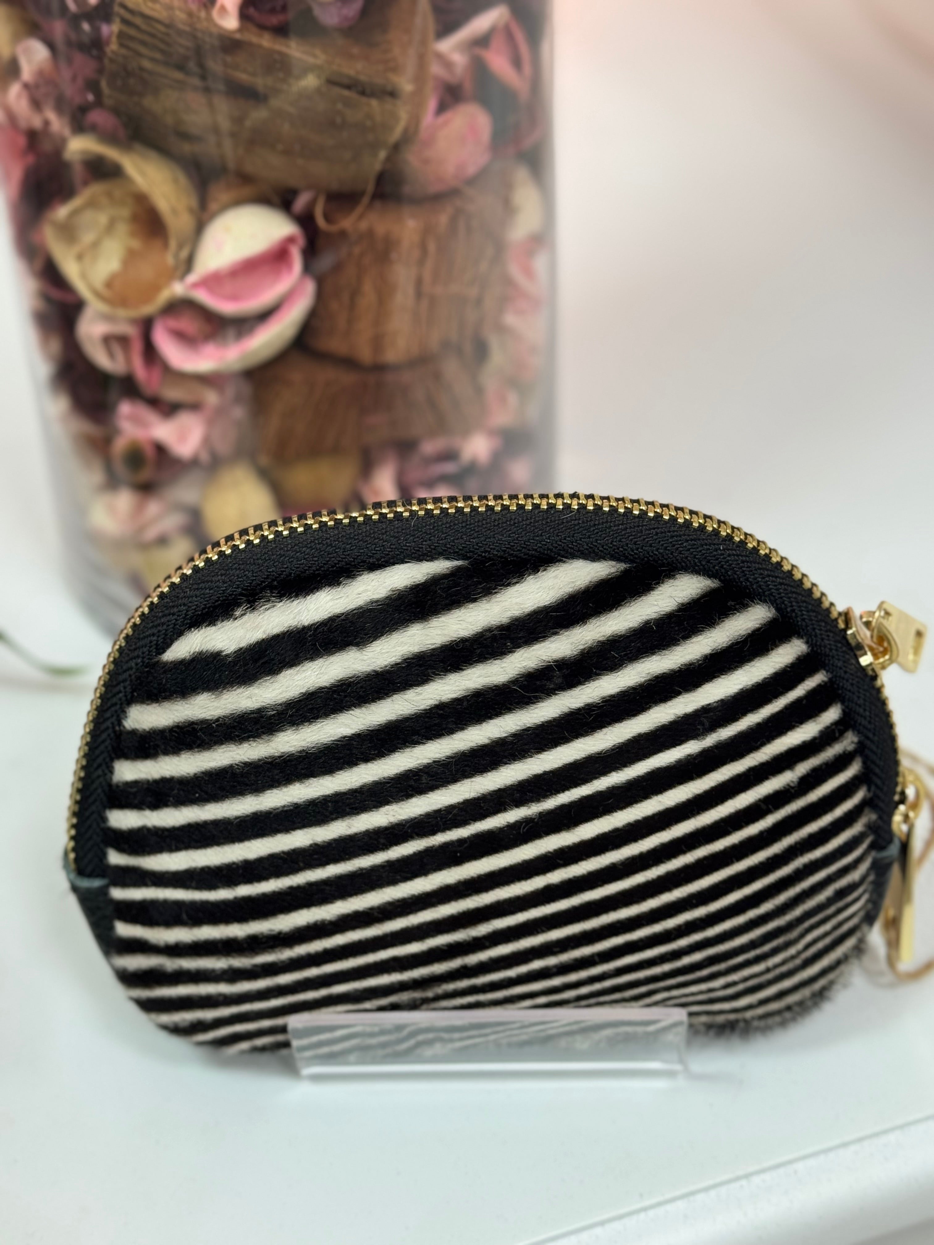 MONEDEROS DE PIEL OVALADOS PELO