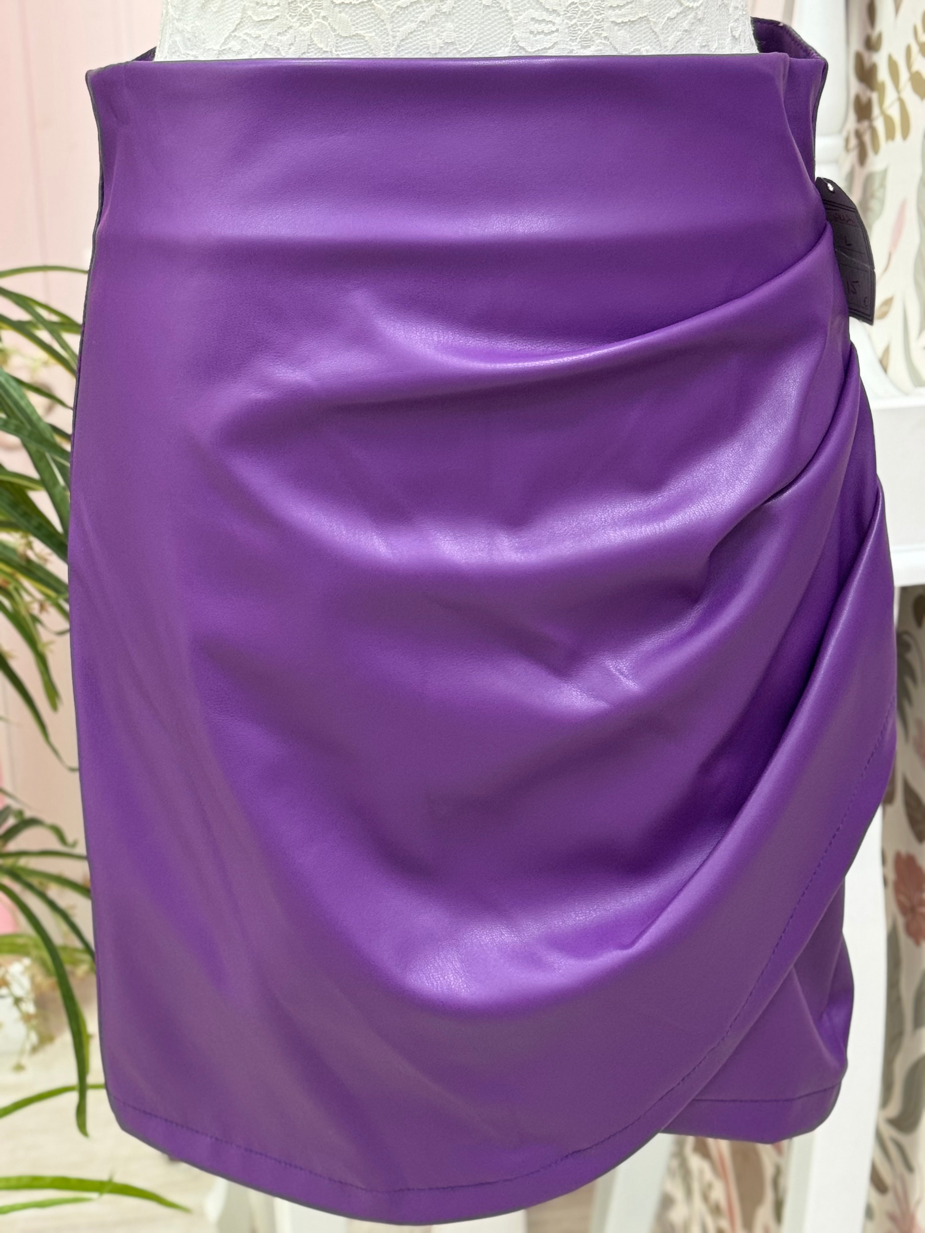 FALDA POLIPIEL FRUNCIDA MORADA