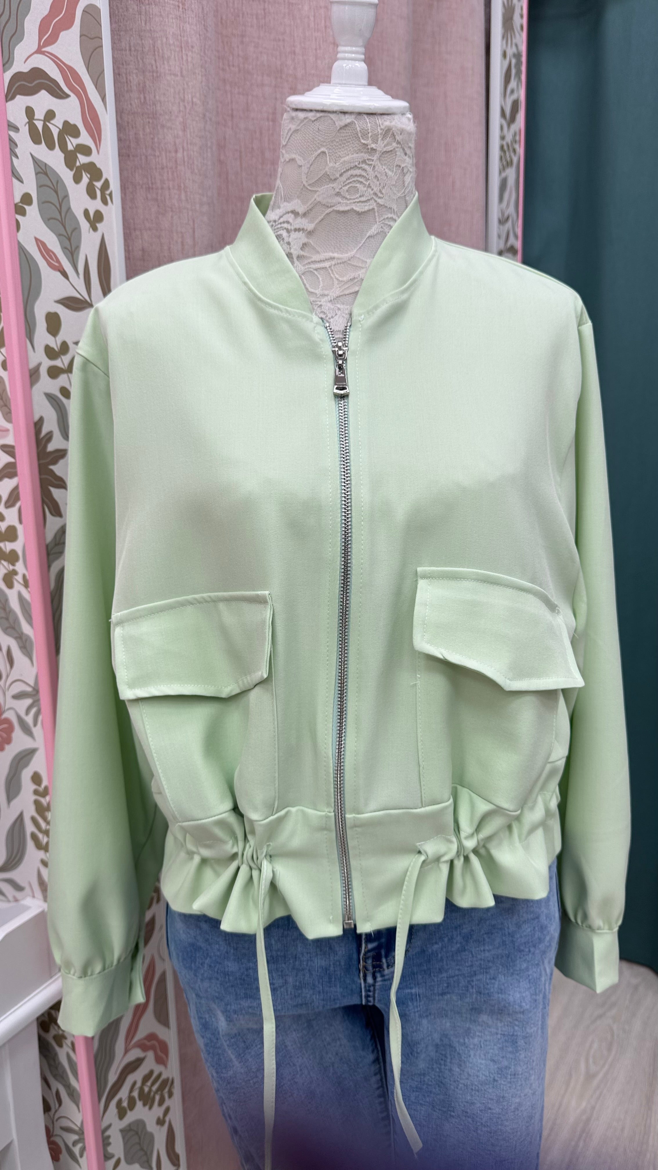 CHAQUETA CON BOLSILLOS