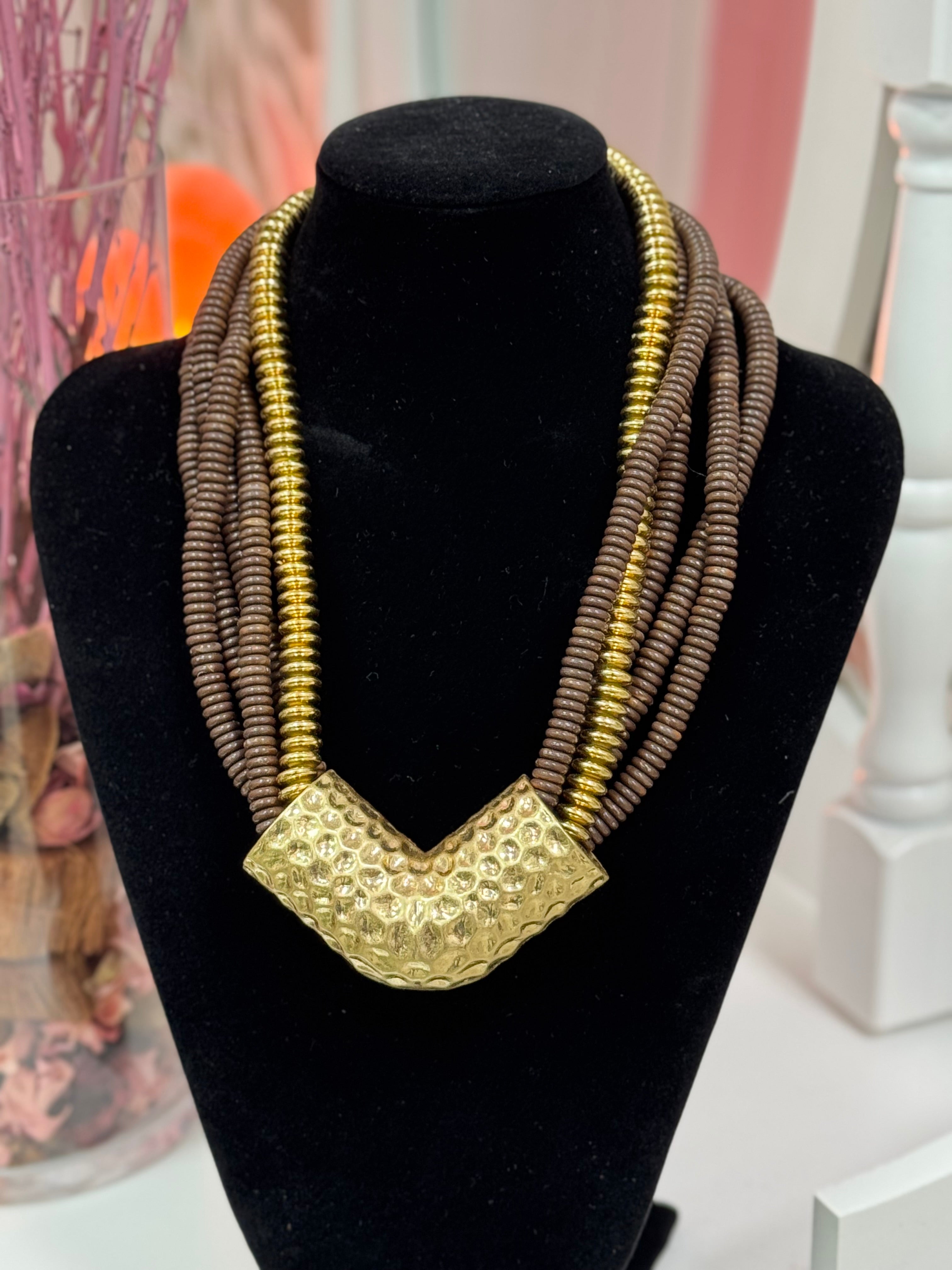 COLLAR ADORNO DORADO