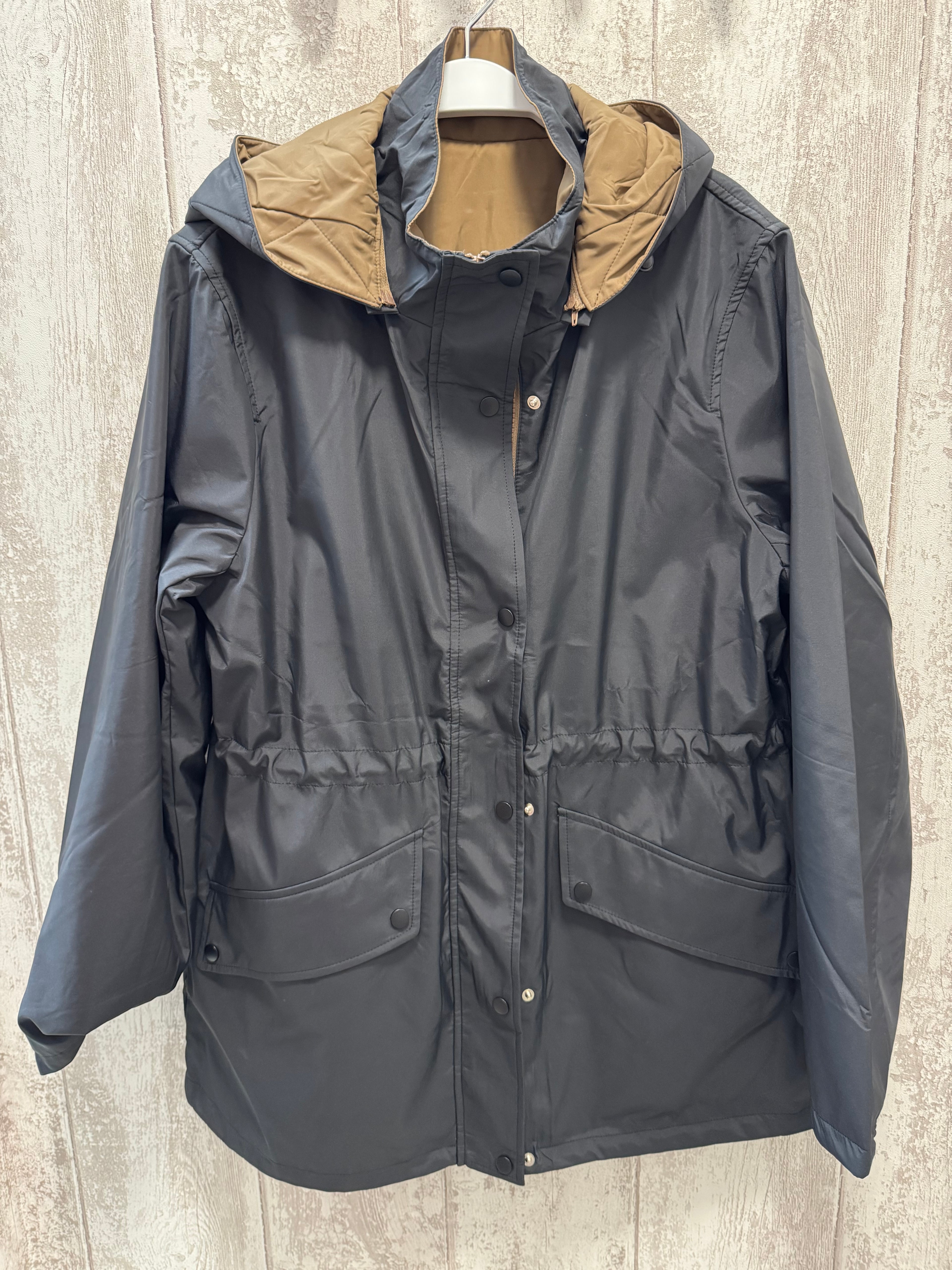 CHAQUETA REVERSIBLE E IMPERMEABLE