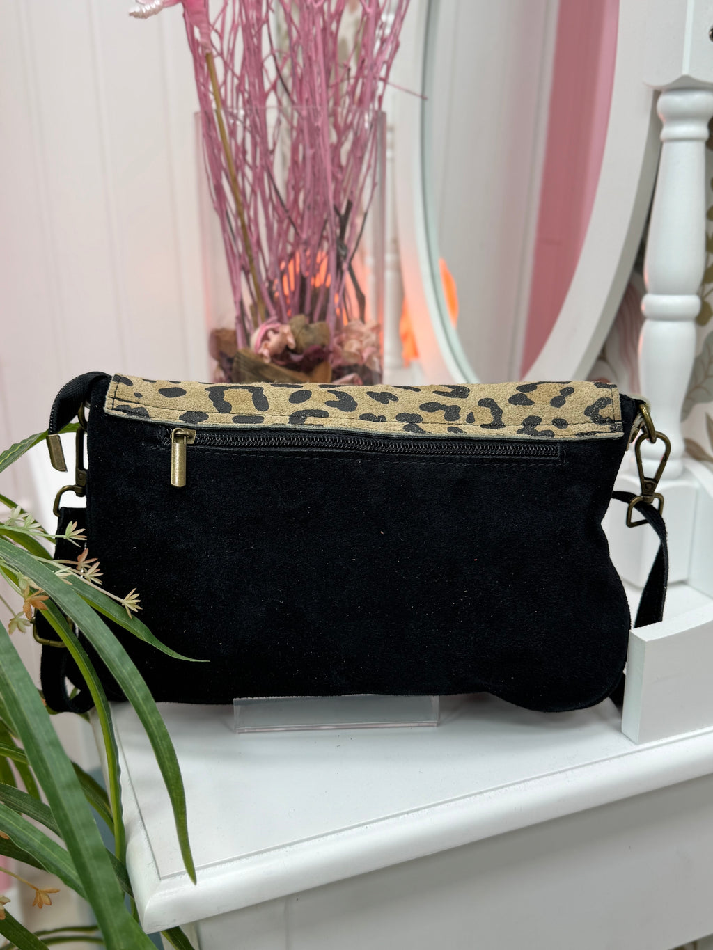 BOLSO ANIMAL PRINT TACHAS PIEL VUELTA