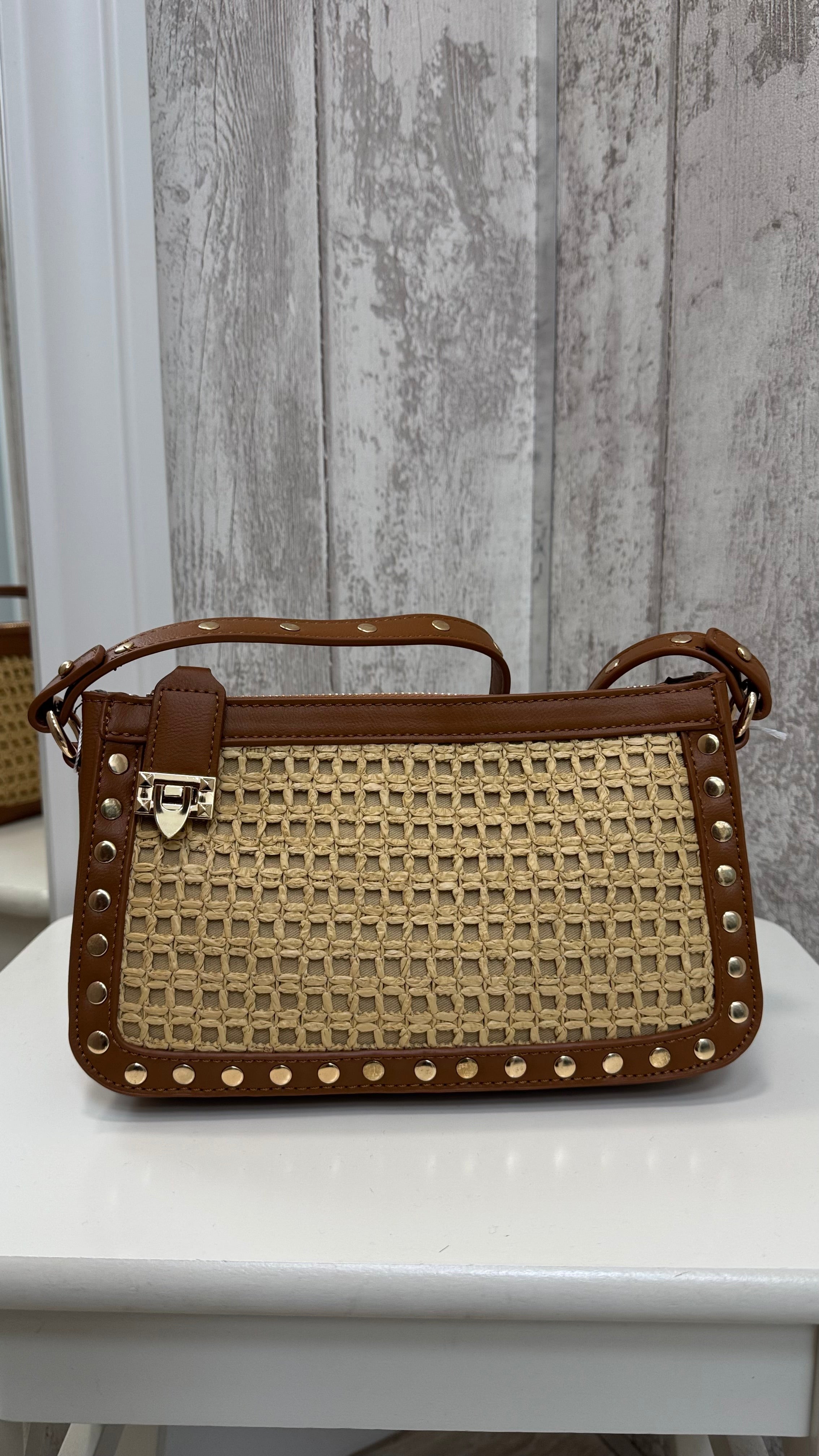 BOLSO POLIPIEL CON RAFIA CALADA