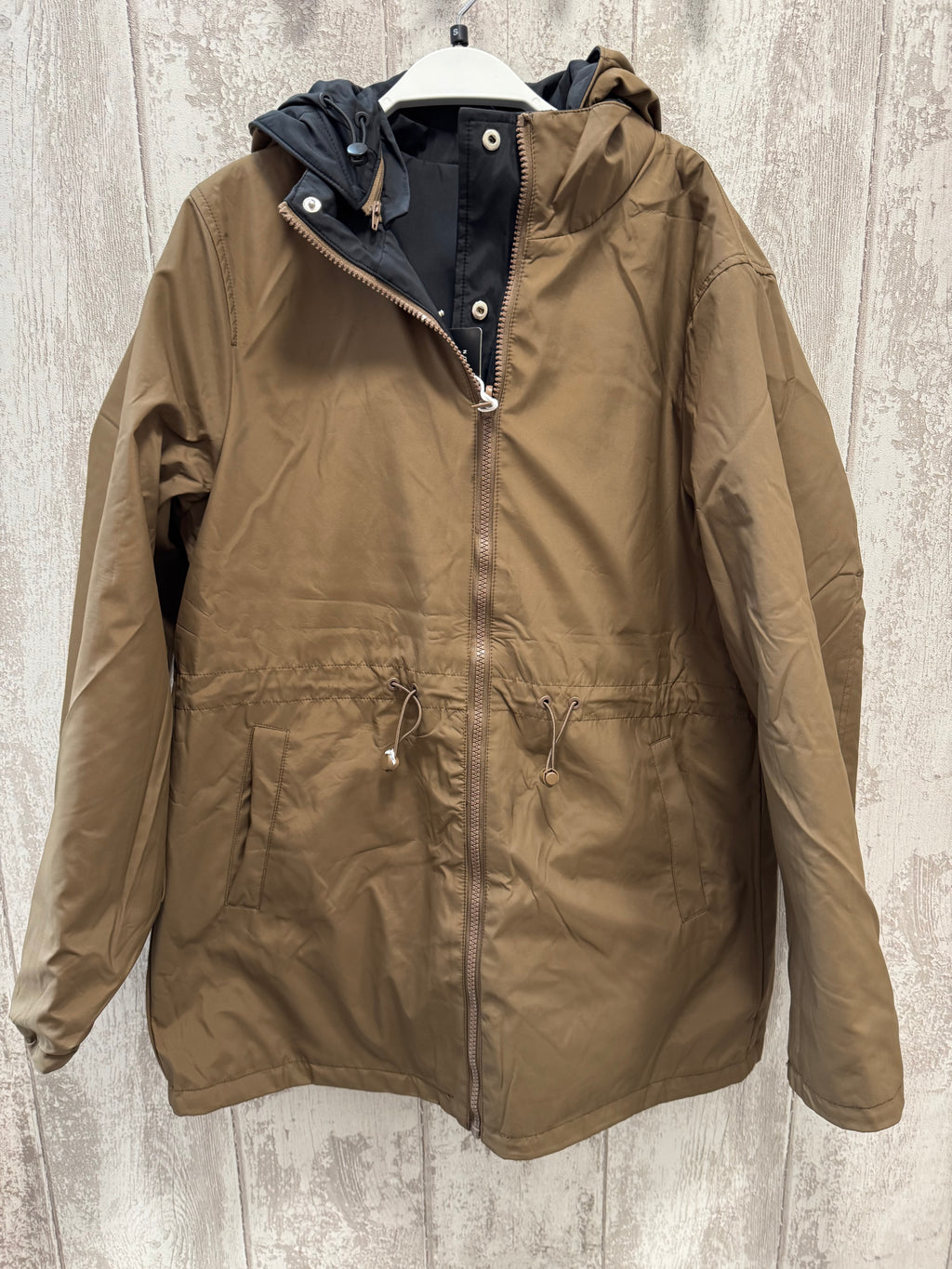 CHAQUETA REVERSIBLE E IMPERMEABLE