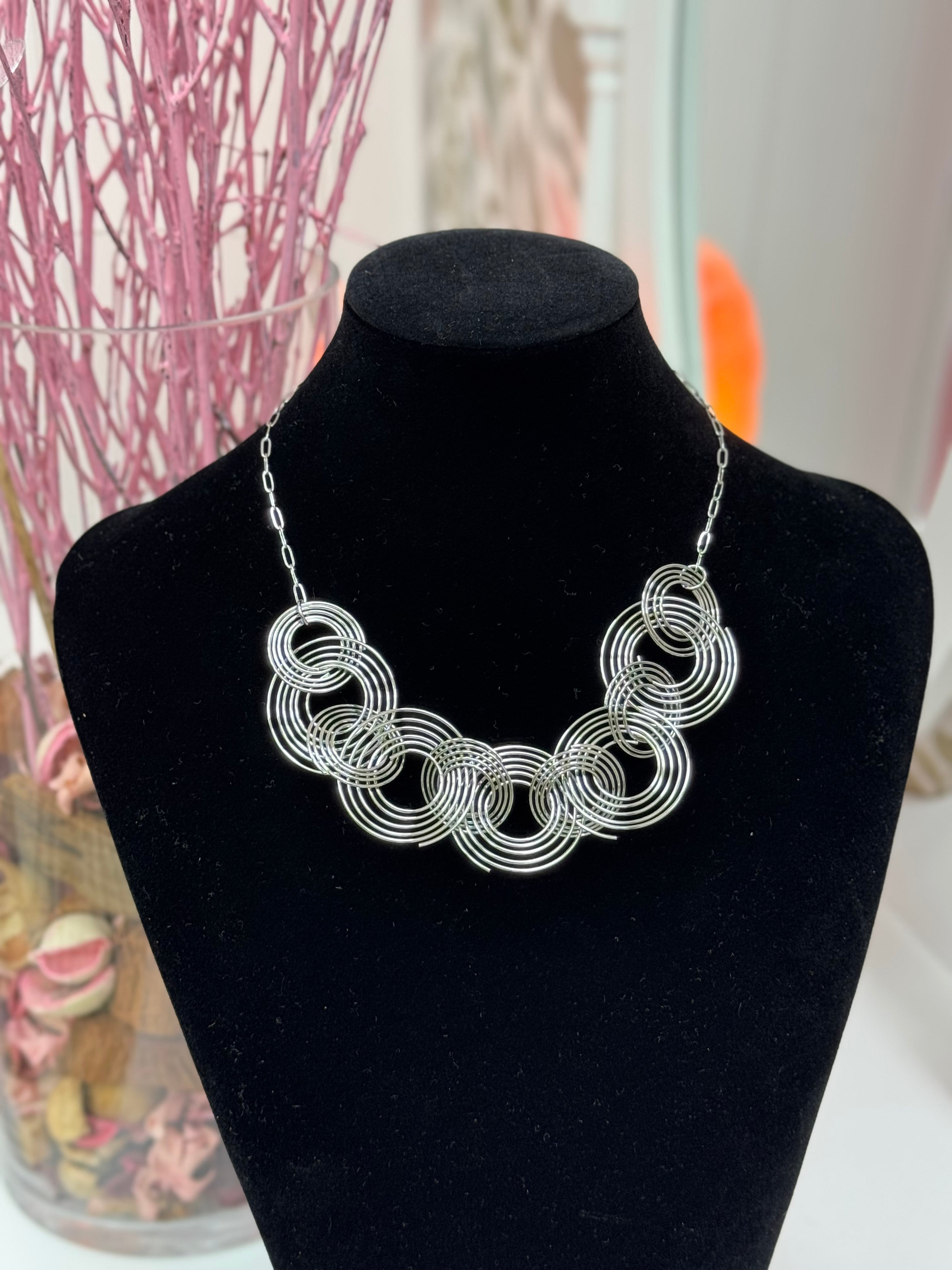 COLLAR CON CÍRCULOS