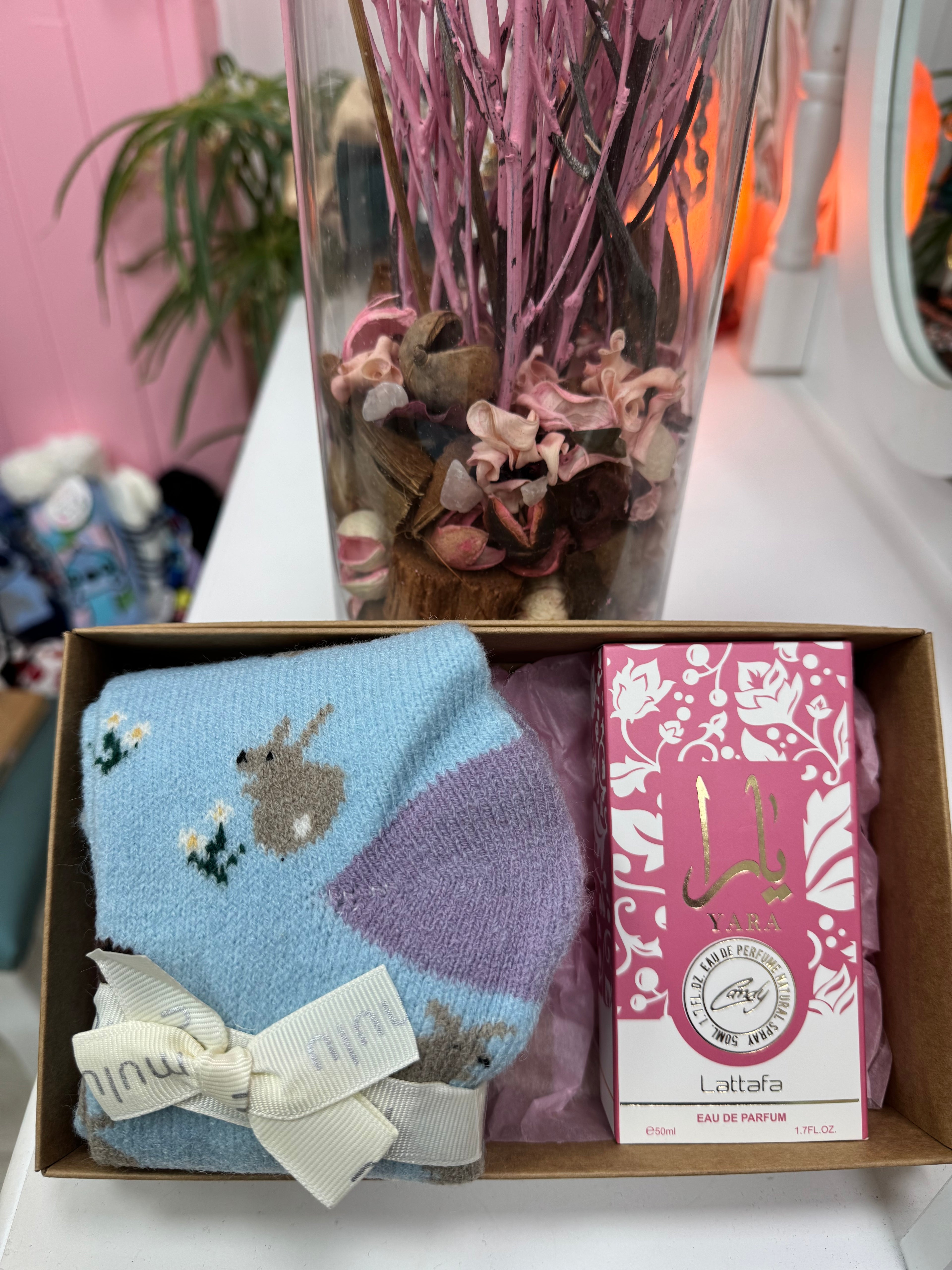 PACK PERFUME YARA CANDY + CALCETINES