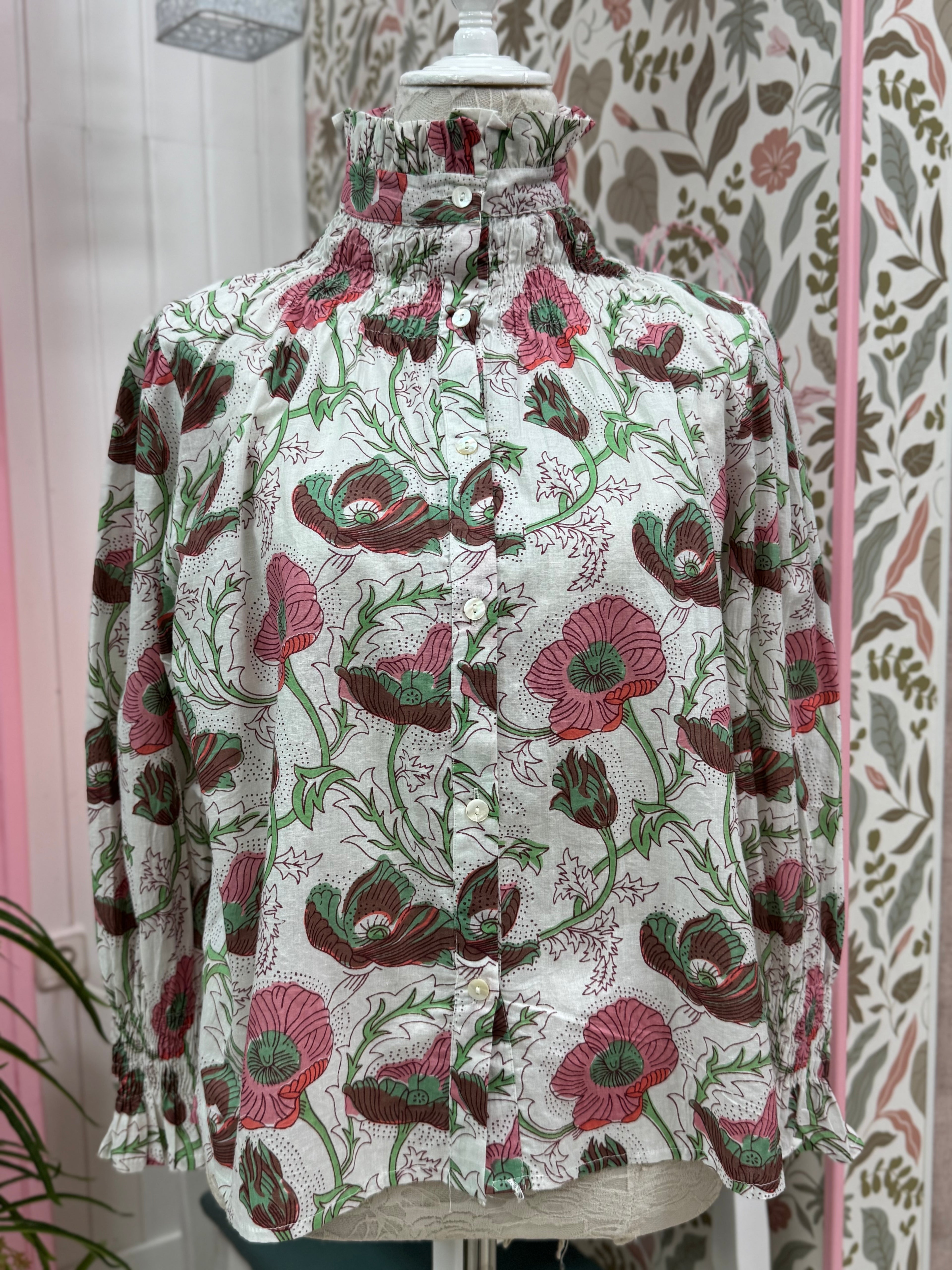 CAMISA ESTAMPADA CUELLO ALTO
