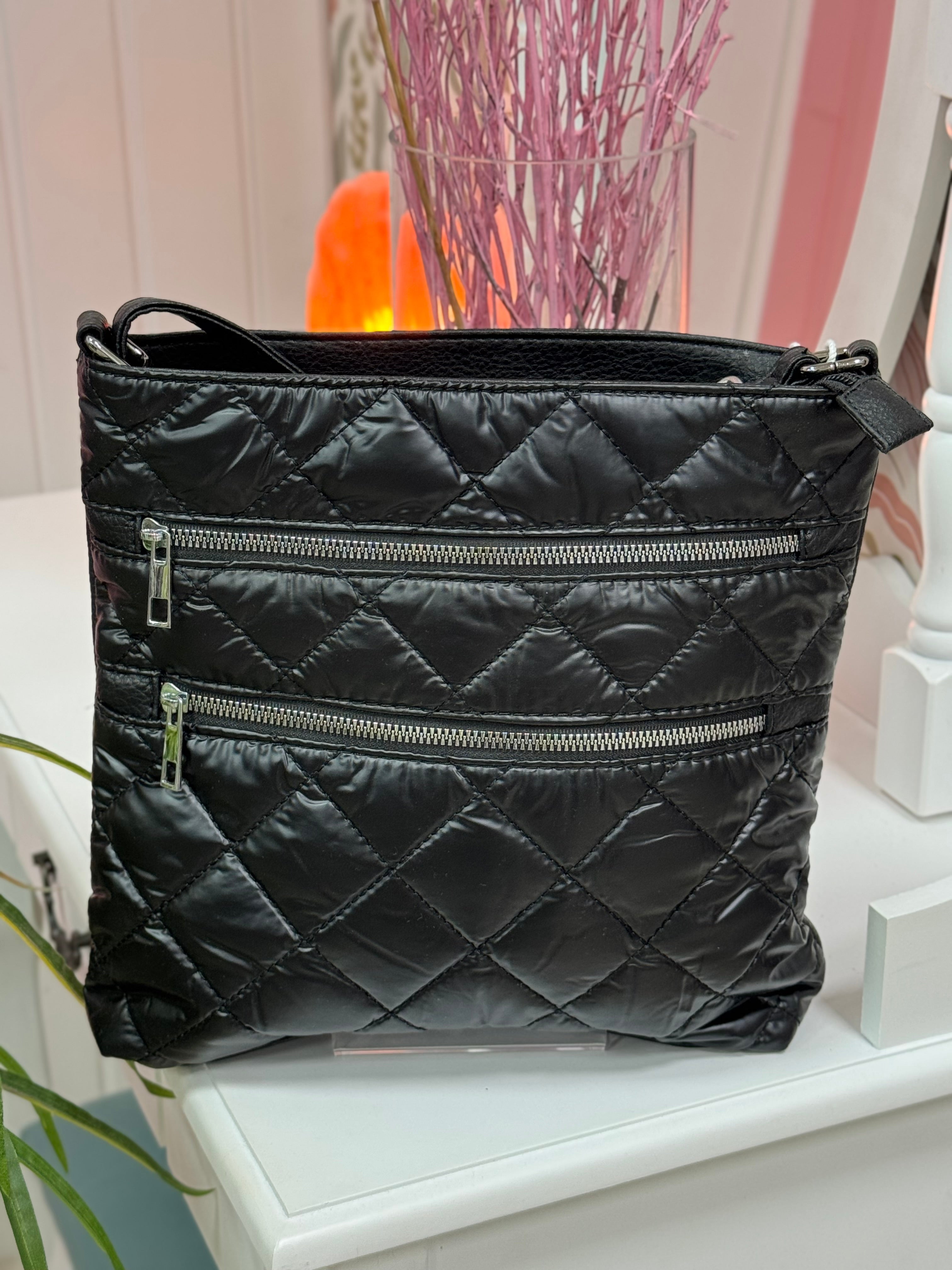 BOLSO NEGRO ACOLCHADO CREMALLERAS