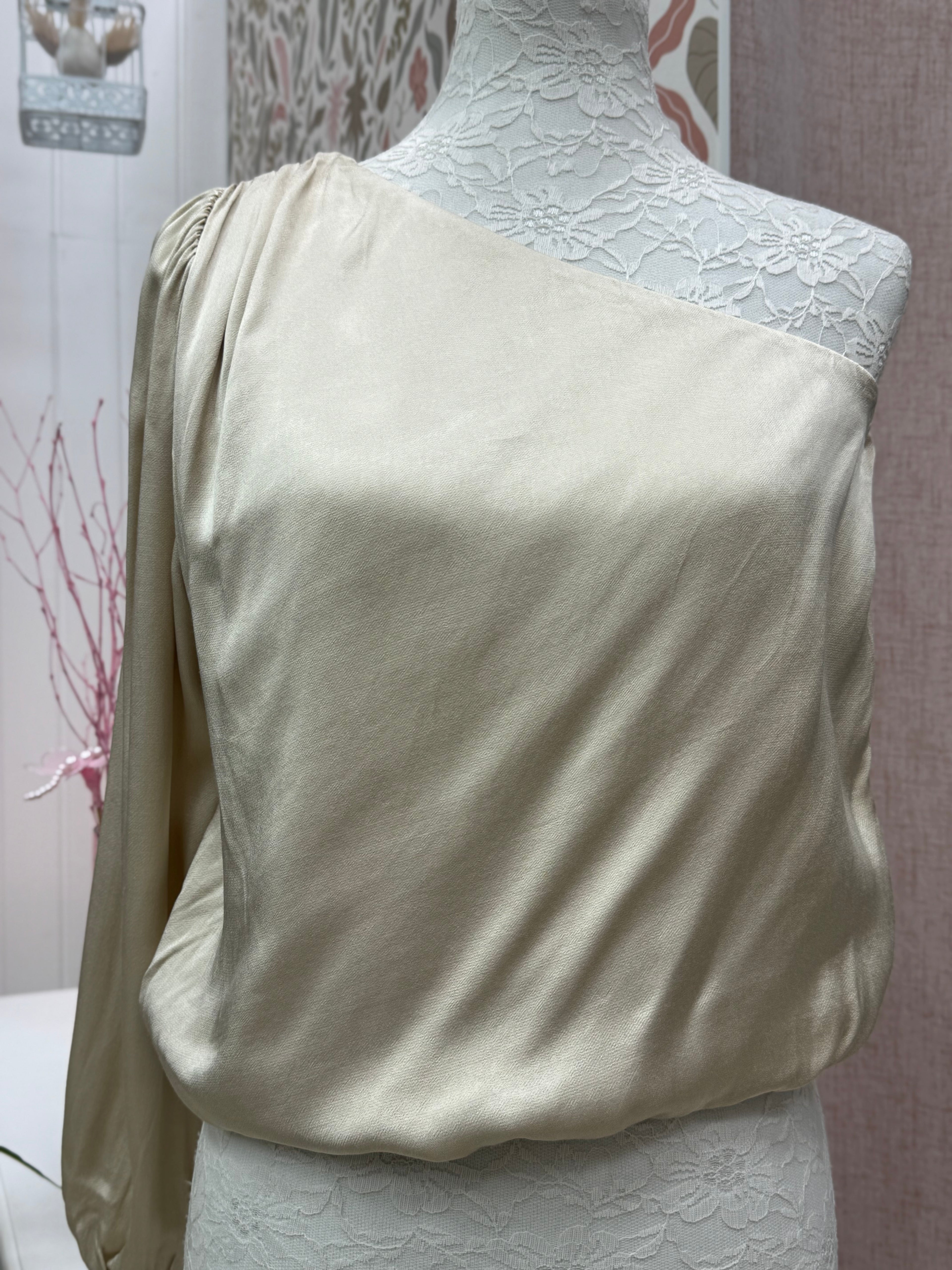 BLUSA SATINADA 1 MANGA