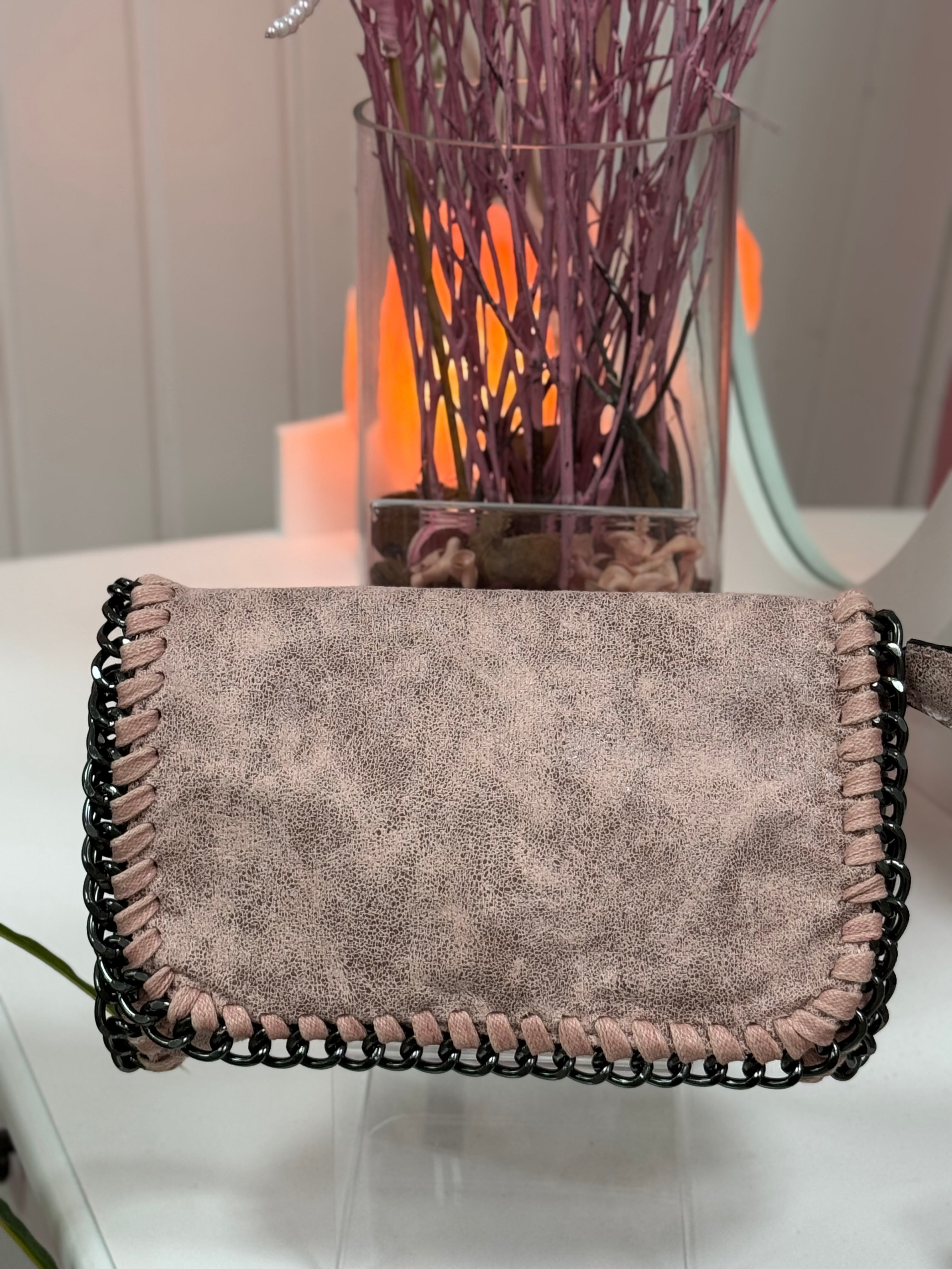 BOLSO TIPO SOBRE CADENA