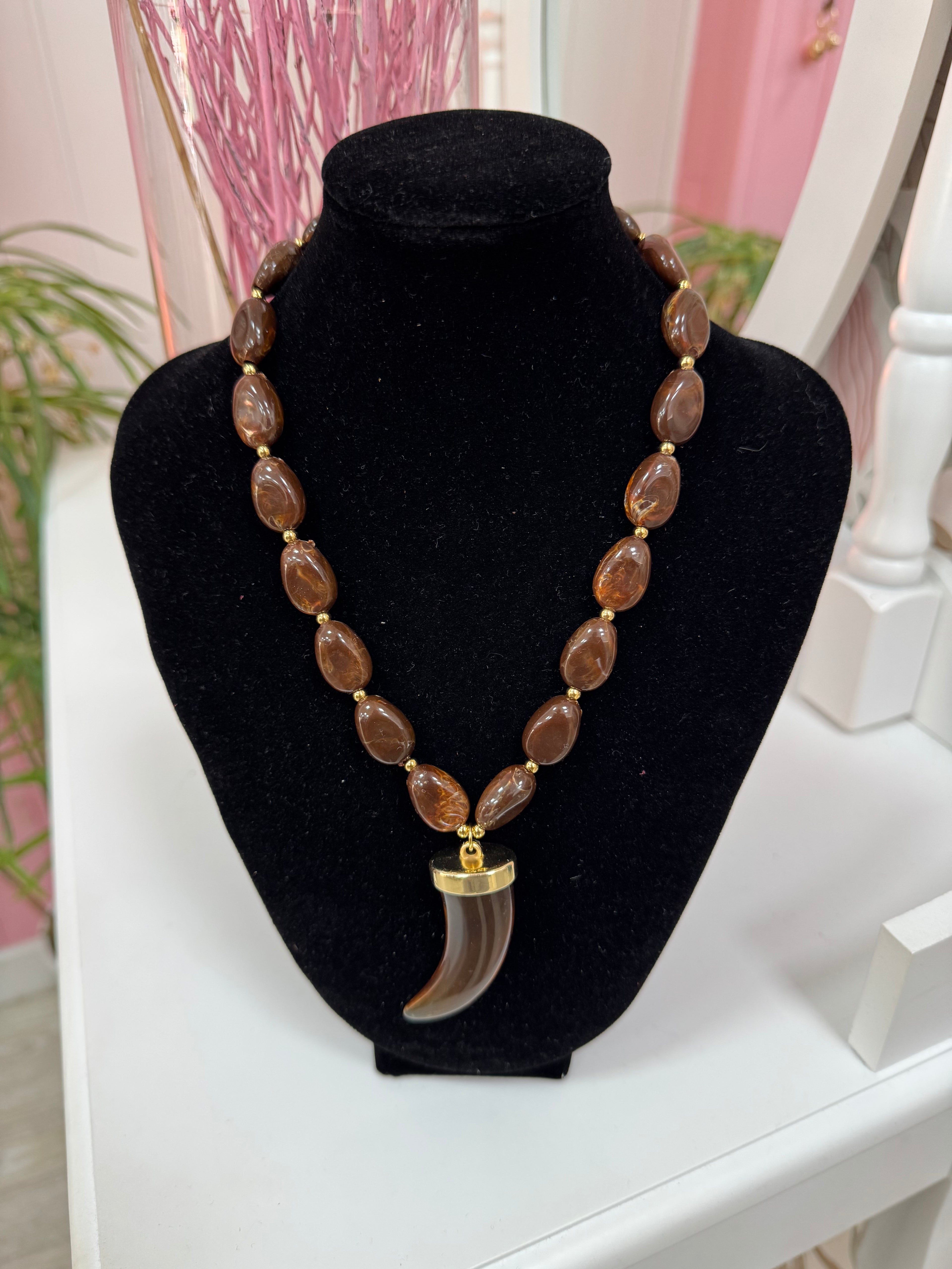 COLLAR CUERNO MARRÓN