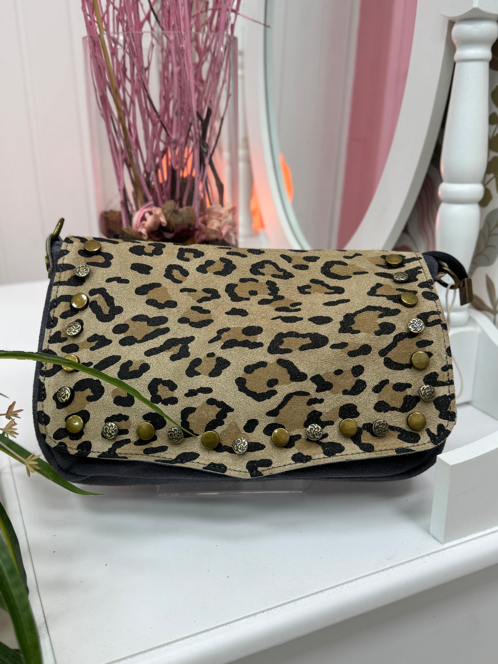 BOLSO ANIMAL PRINT CON TACHAS