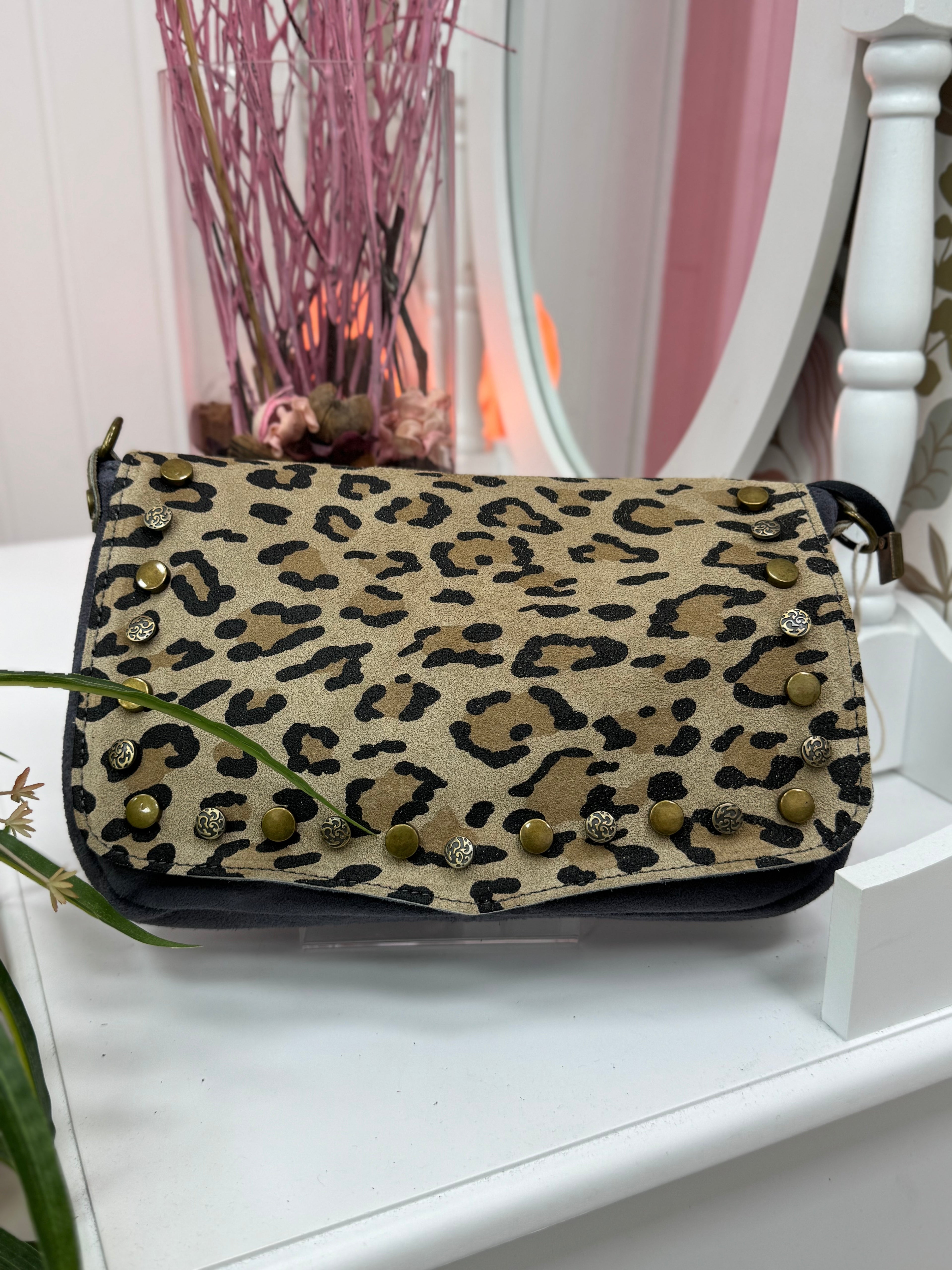 BOLSO ANIMAL PRINT CON TACHAS