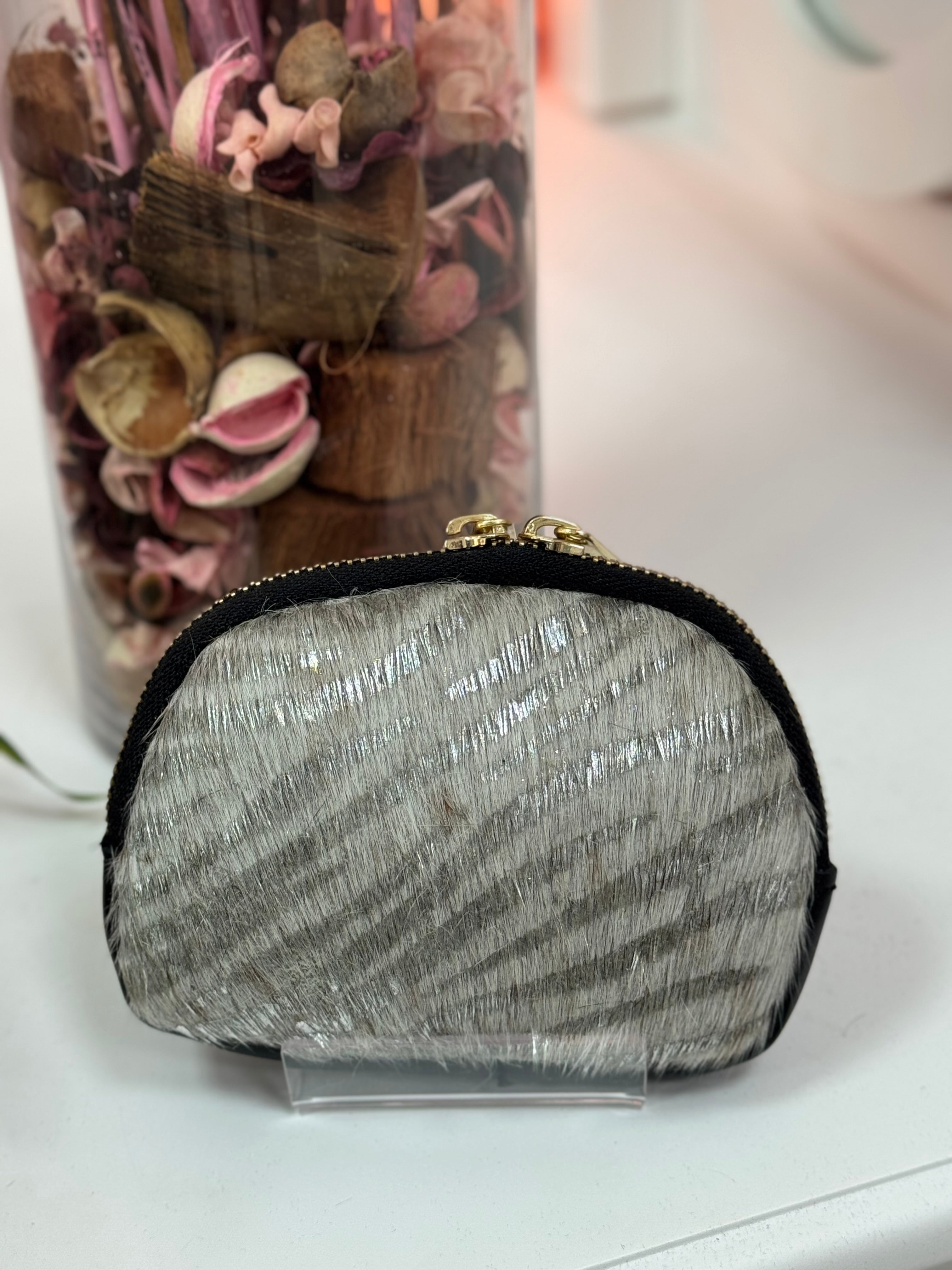 MONEDEROS DE PIEL OVALADOS PELO