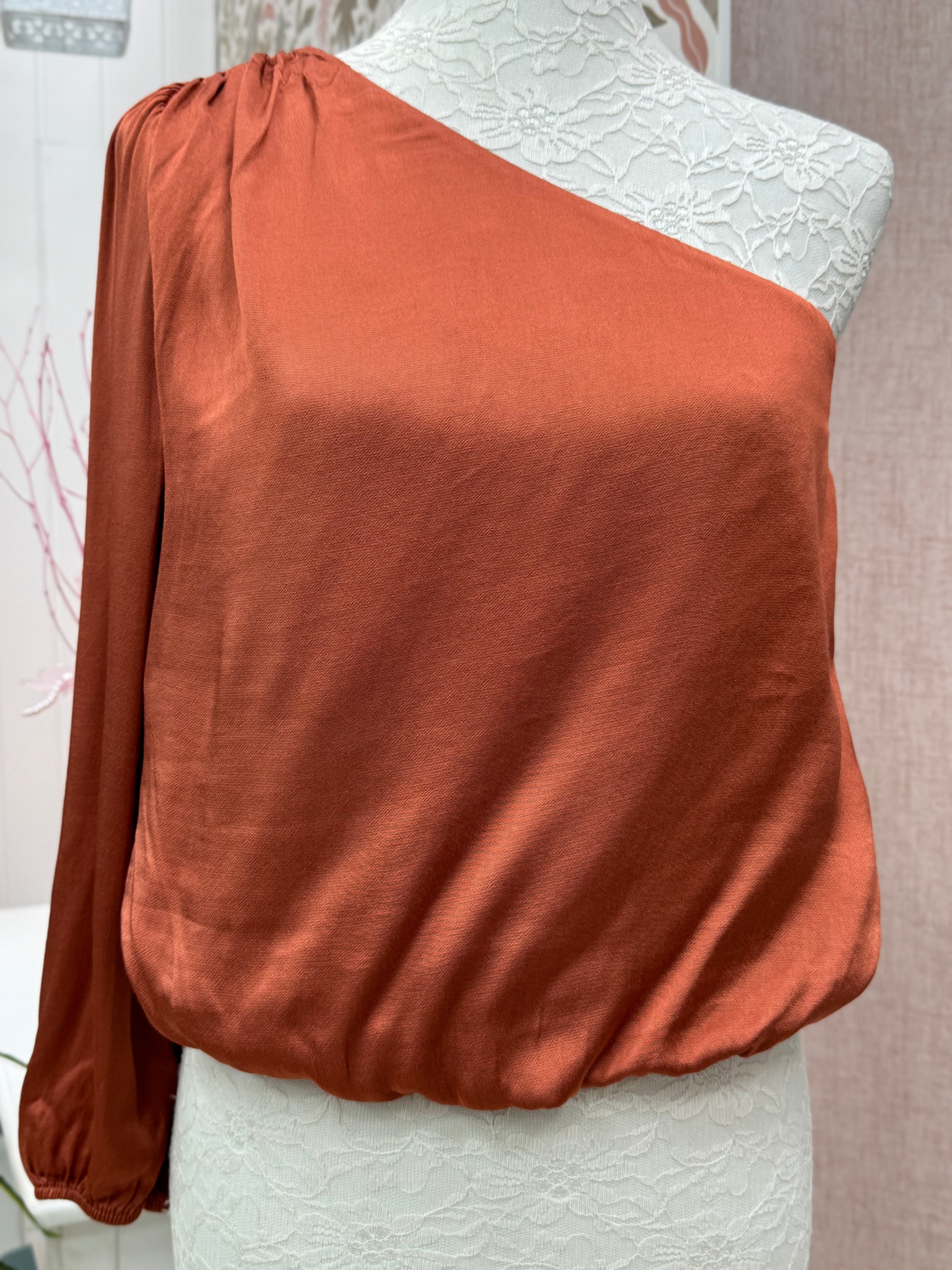 BLUSA SATINADA 1 MANGA