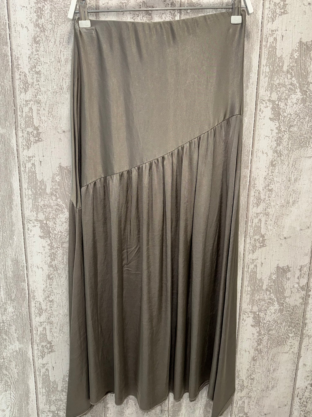 FALDA SATINADA VUELO