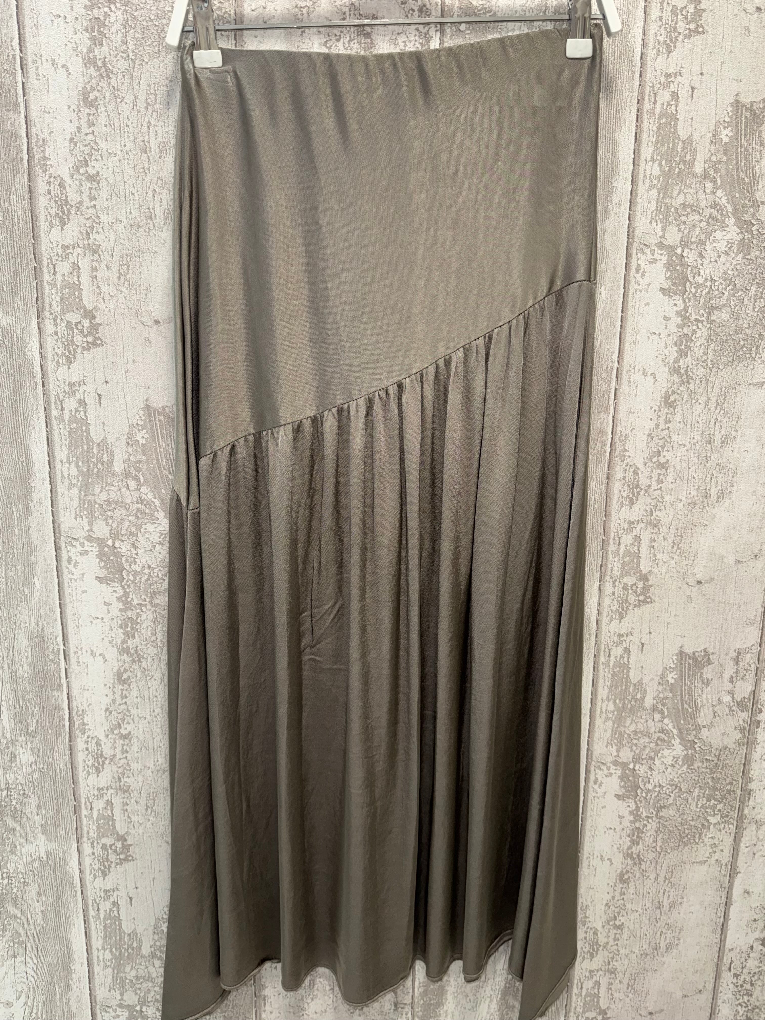 FALDA SATINADA VUELO