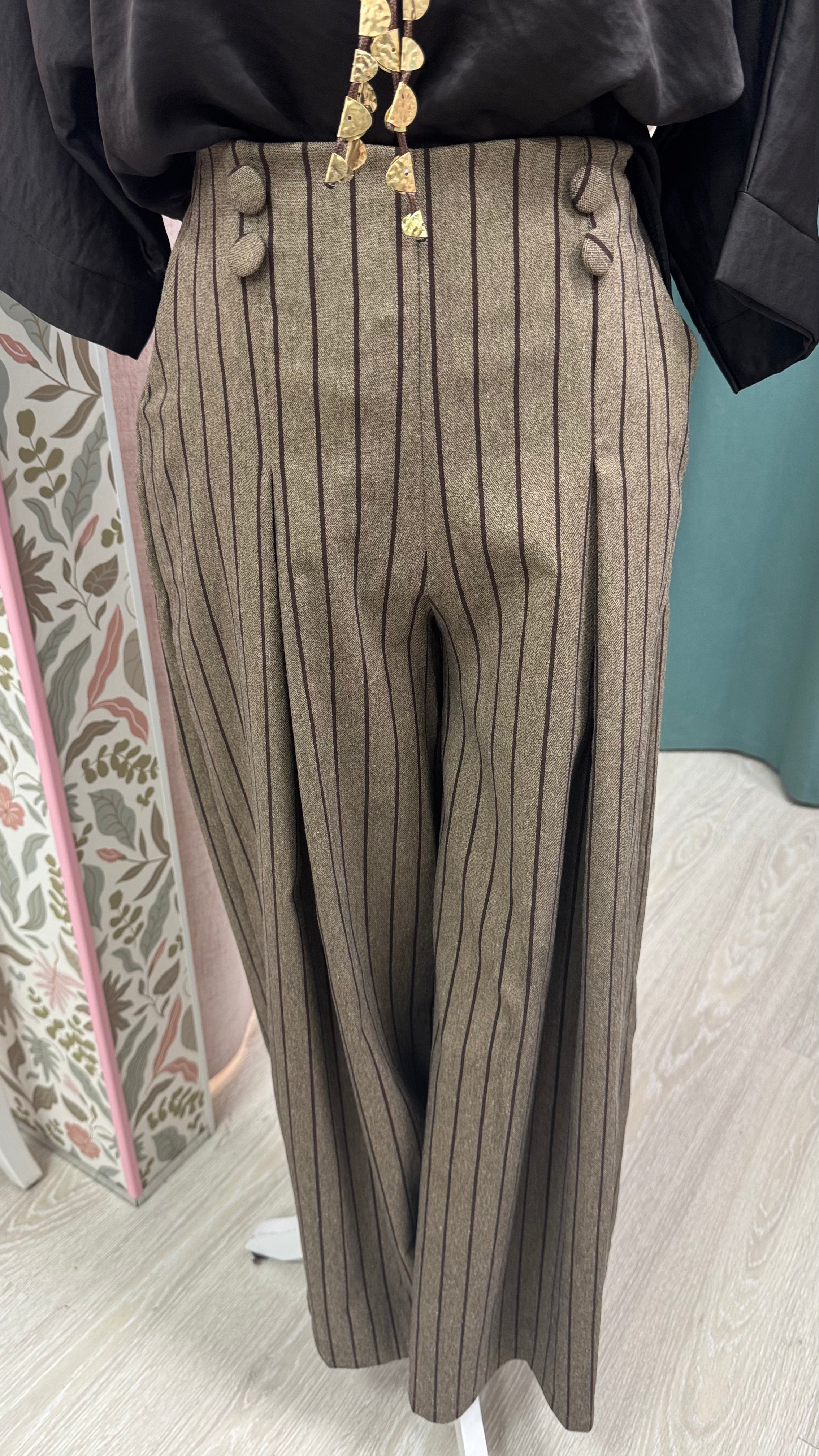 PANTALÓN RAYAS Y BOTONES