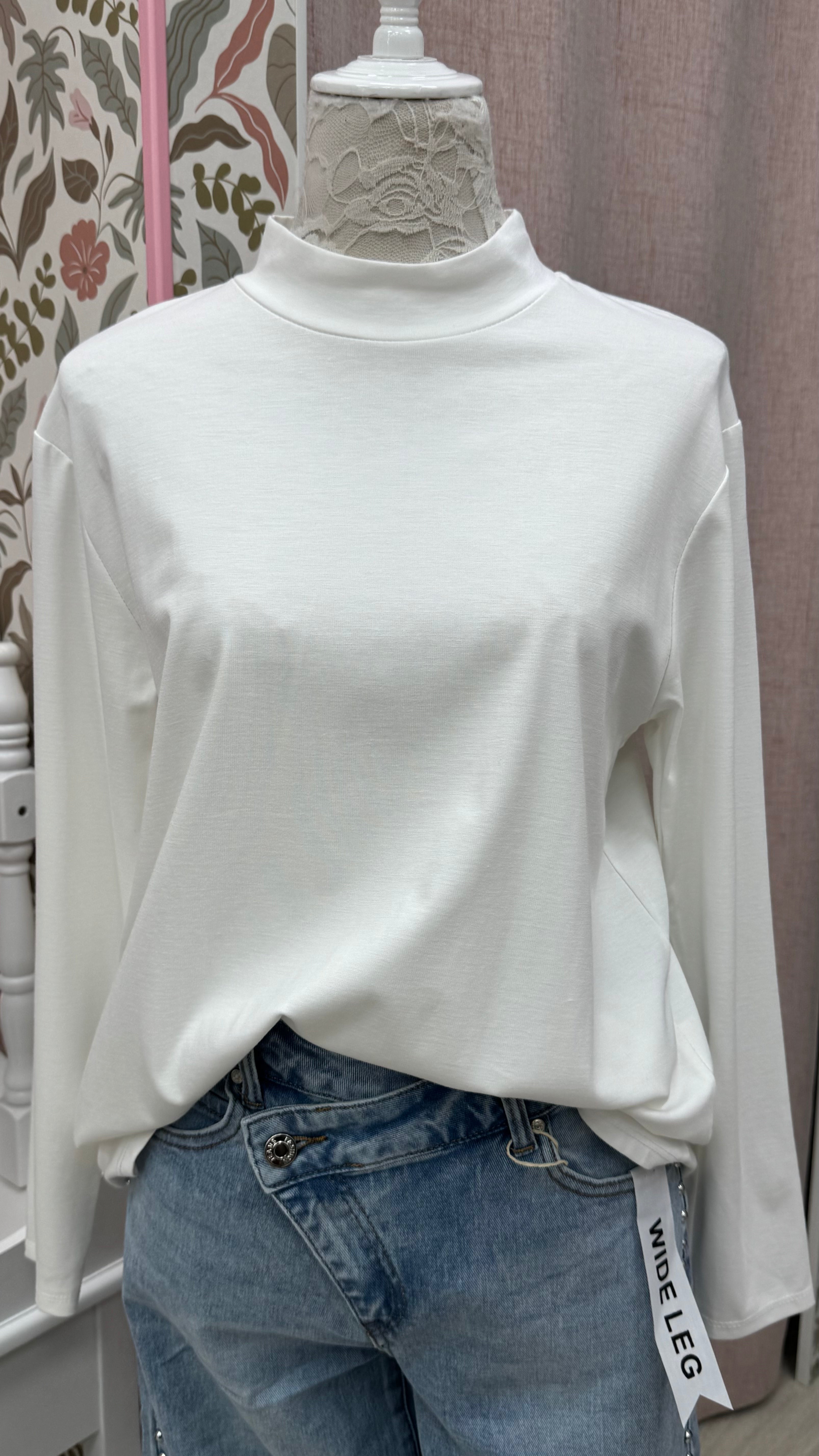 CAMISETA CUELLO SEMICISNE