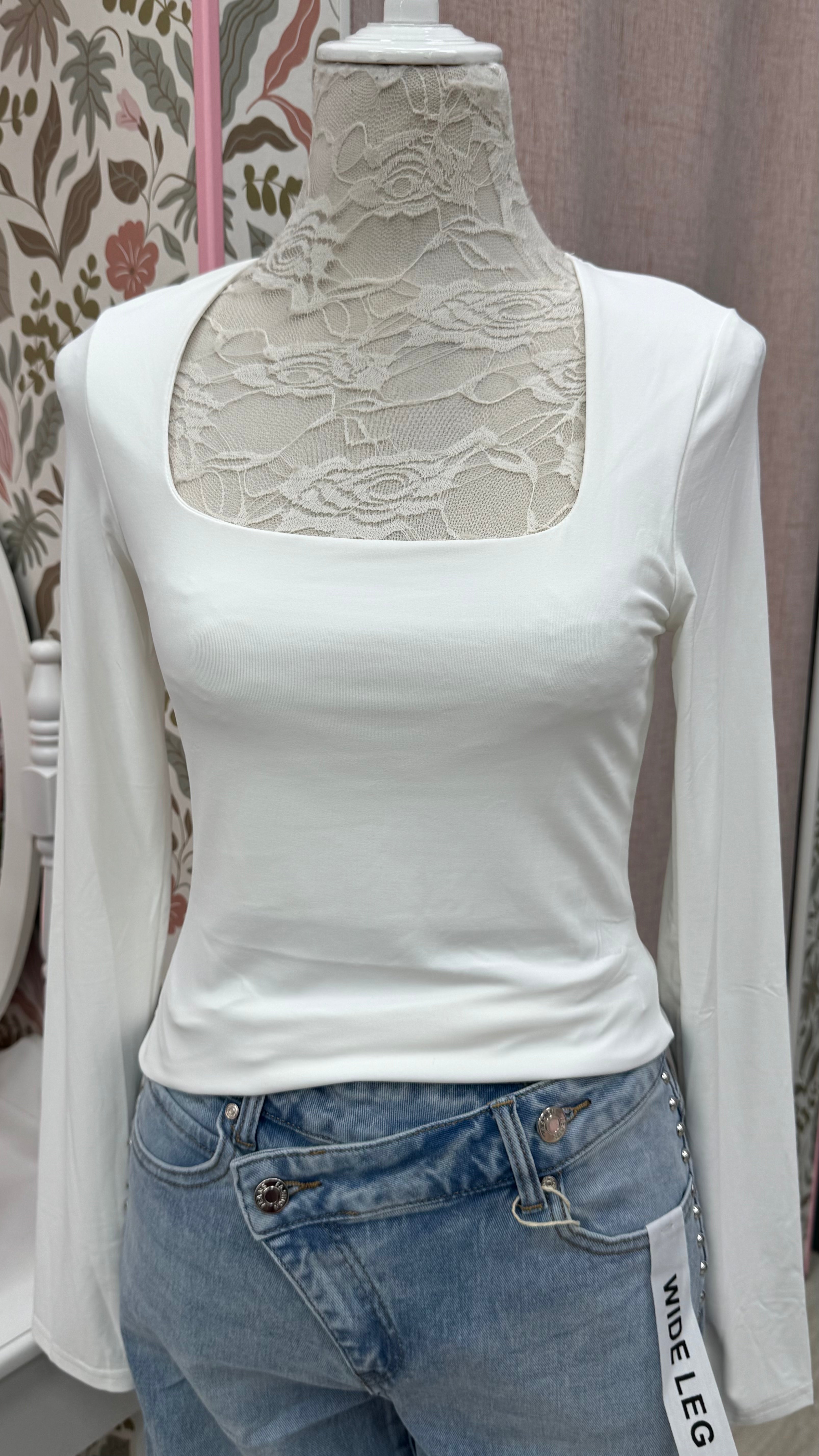 CAMISETA LICRA ESCOTE CUADRADO