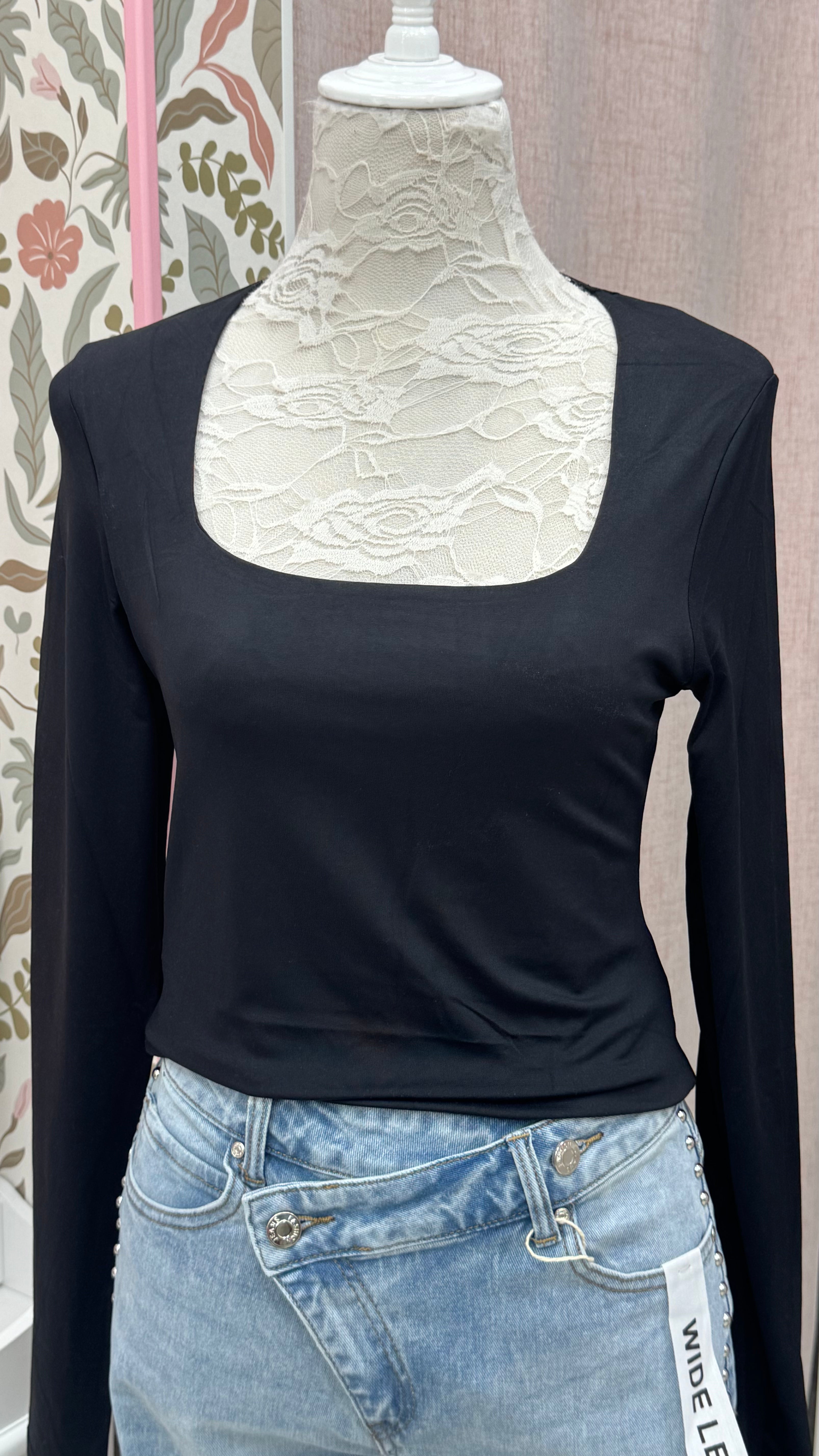 CAMISETA LICRA ESCOTE CUADRADO