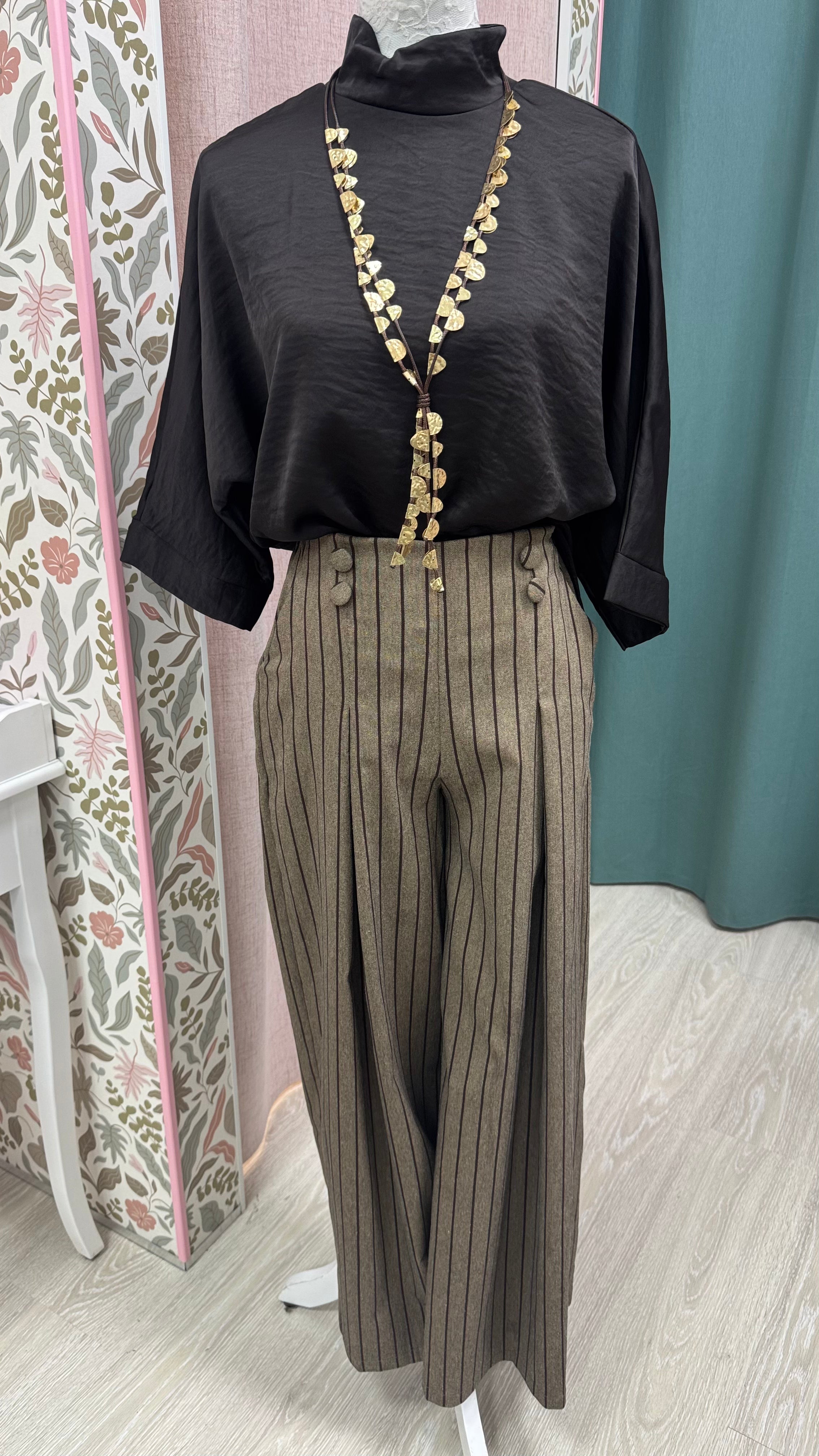 PANTALÓN RAYAS Y BOTONES
