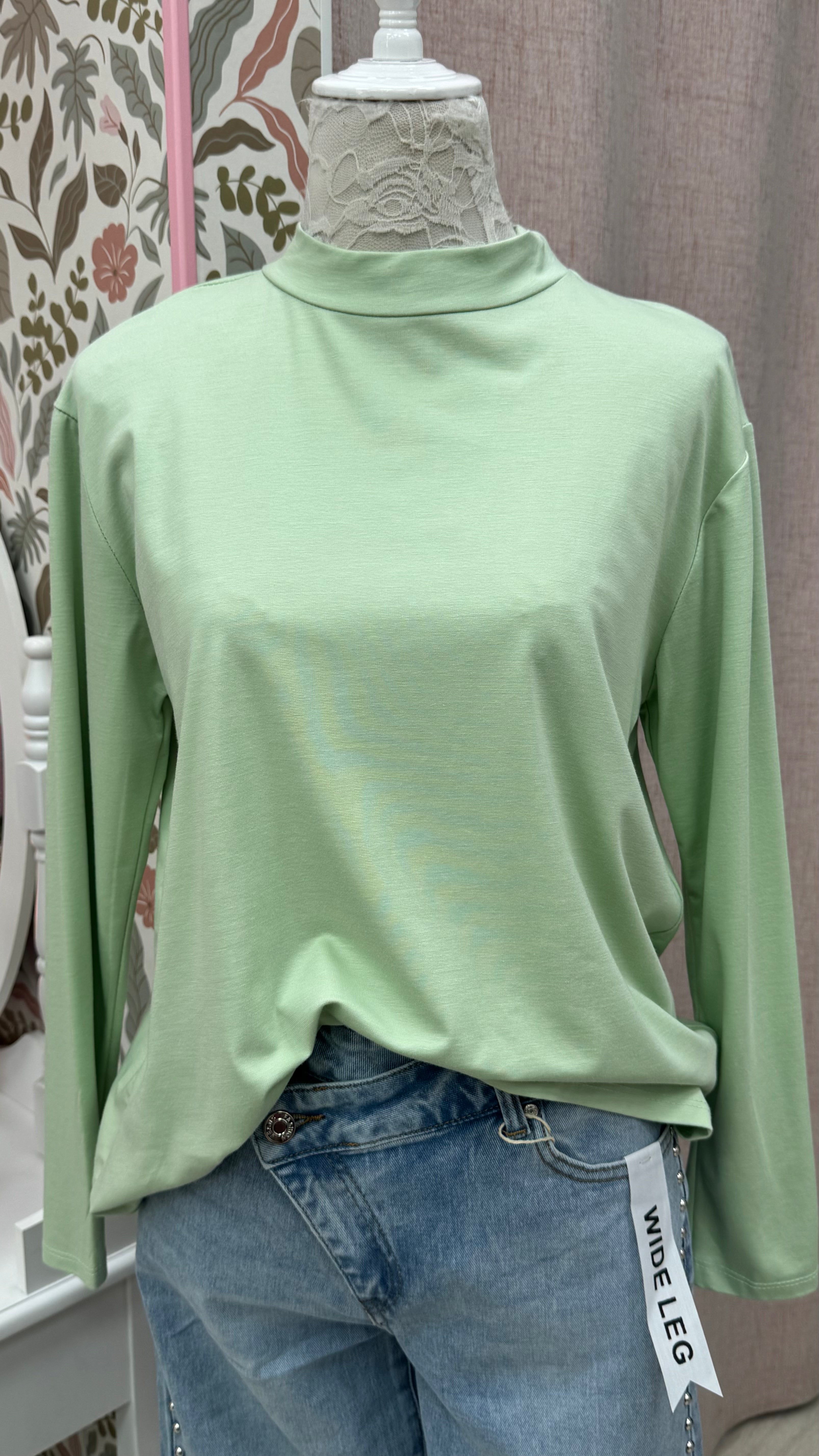 CAMISETA CUELLO SEMICISNE