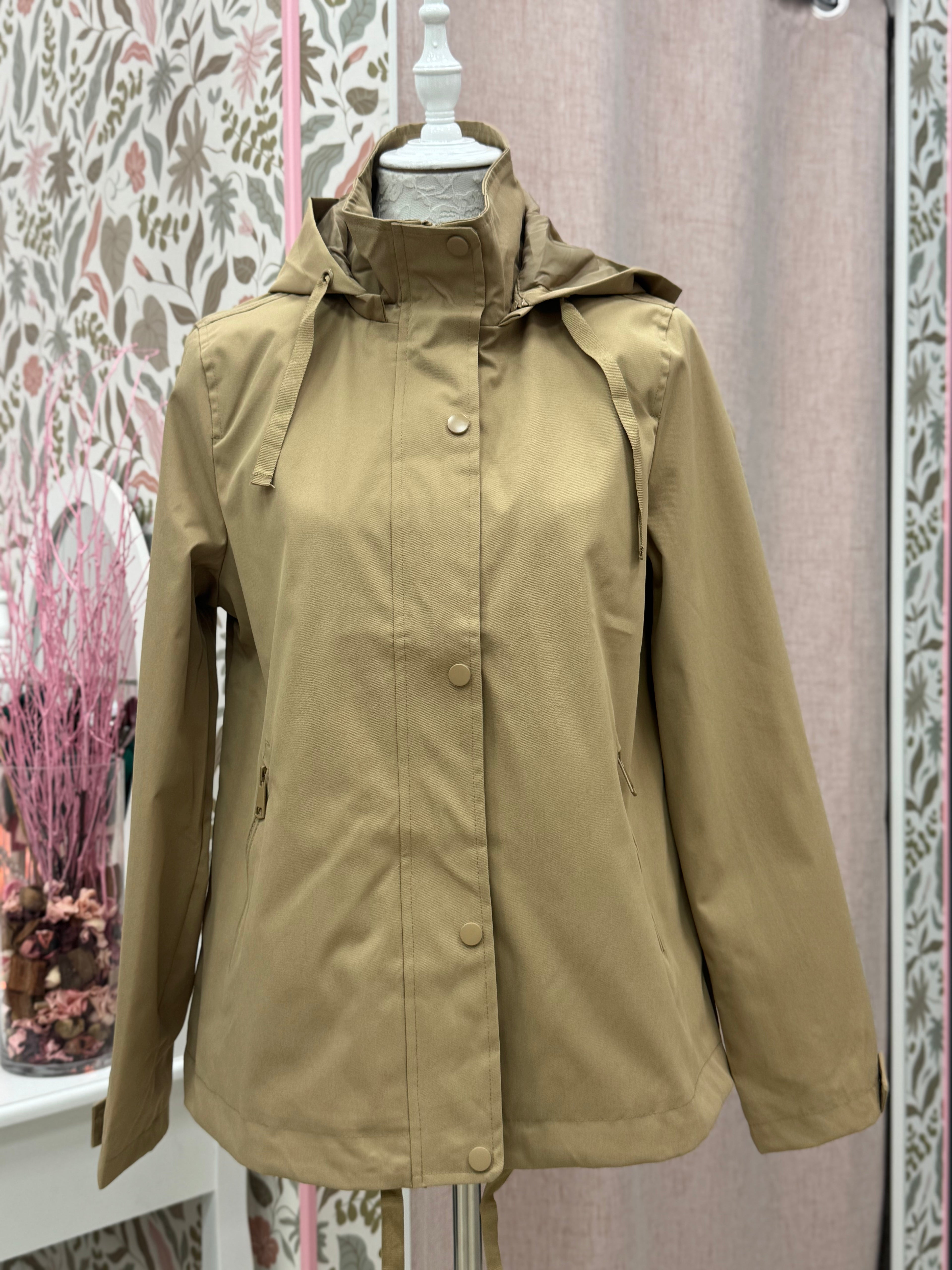 CAZADORA CAPUCHA CAMEL