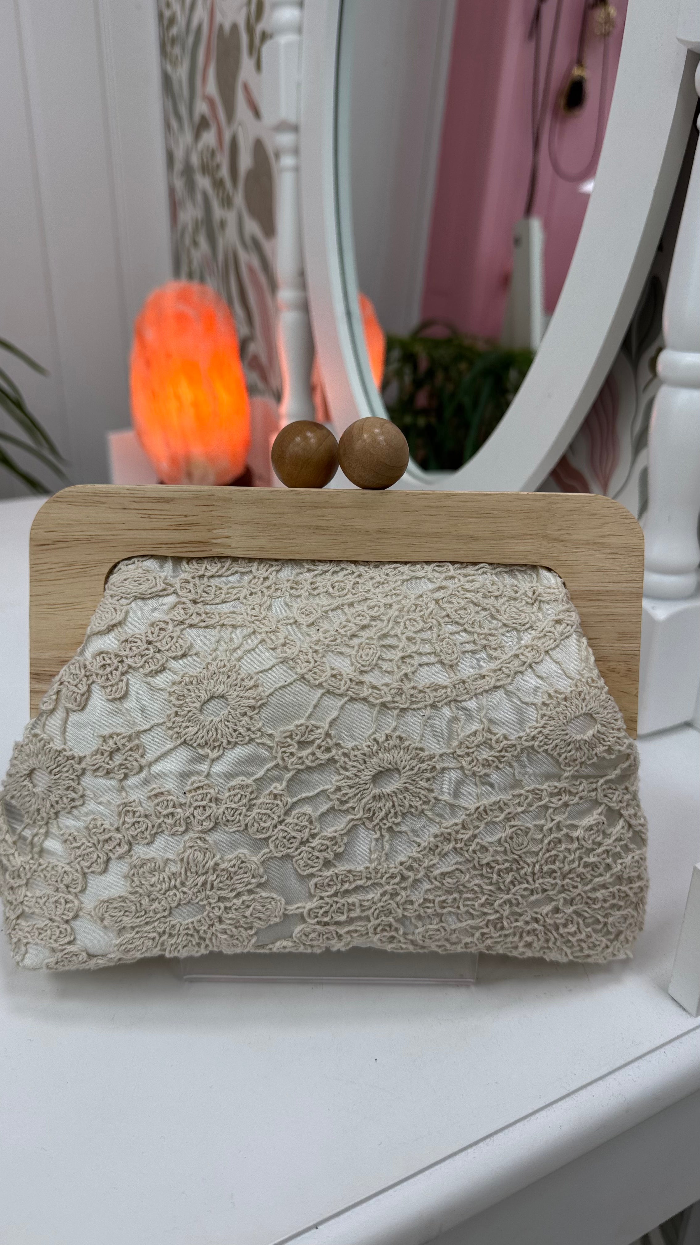 BOLSO CROCHET FORRADO CIERRE MADERA