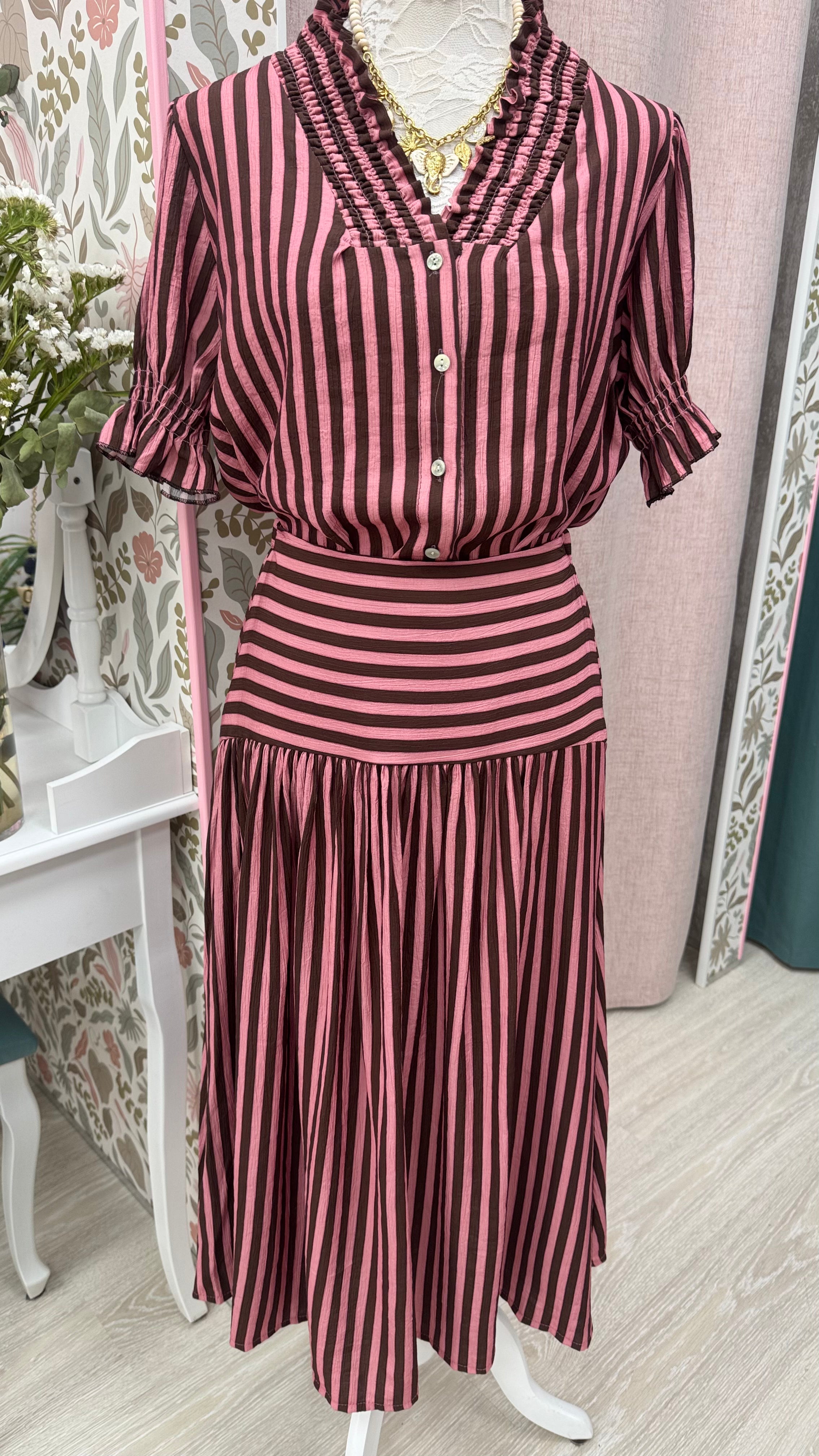CONJUNTO DE CAMISA Y FALDA DE RAYAS