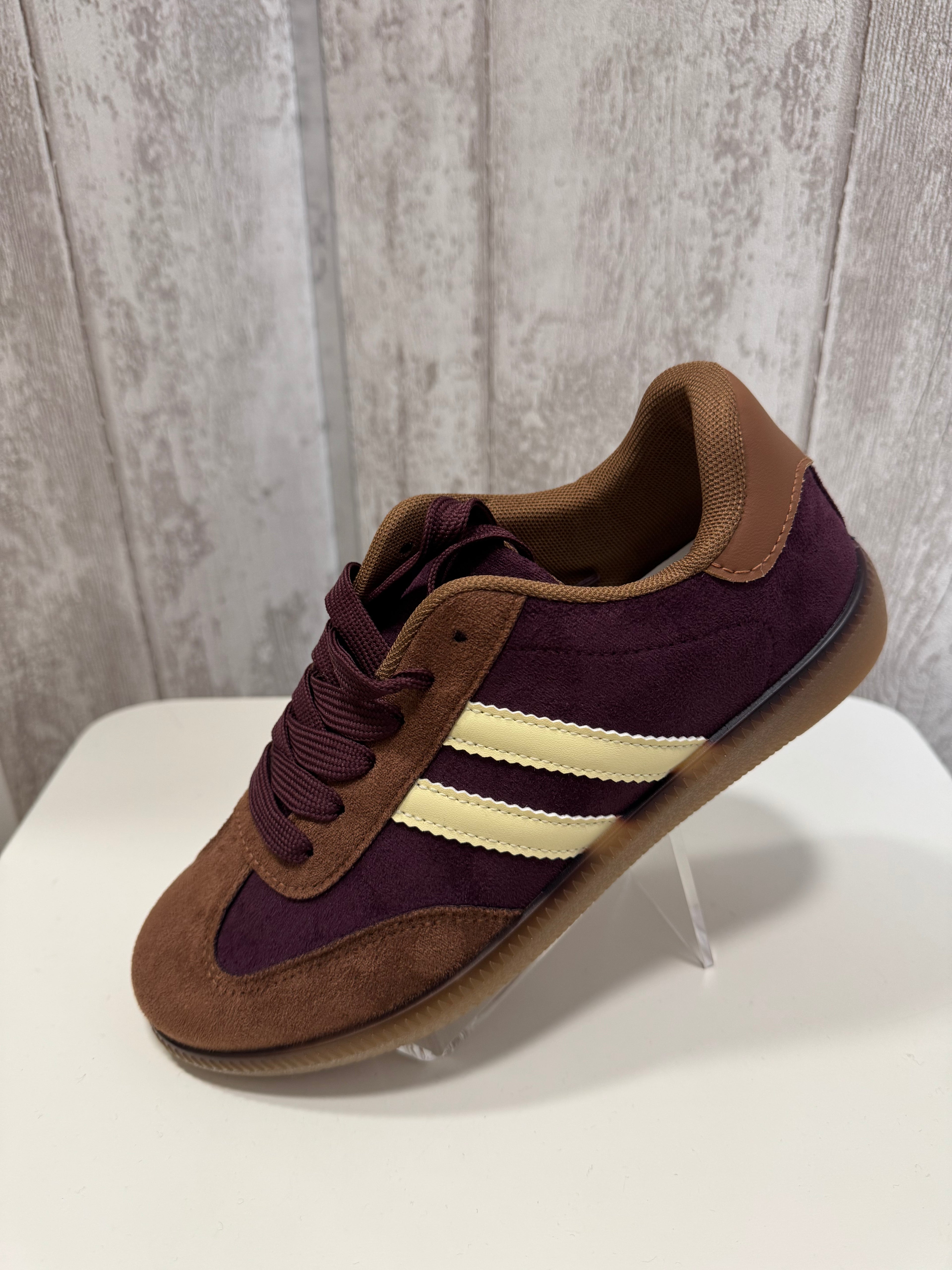 DEPORTIVAS BURDEOS RAYAS